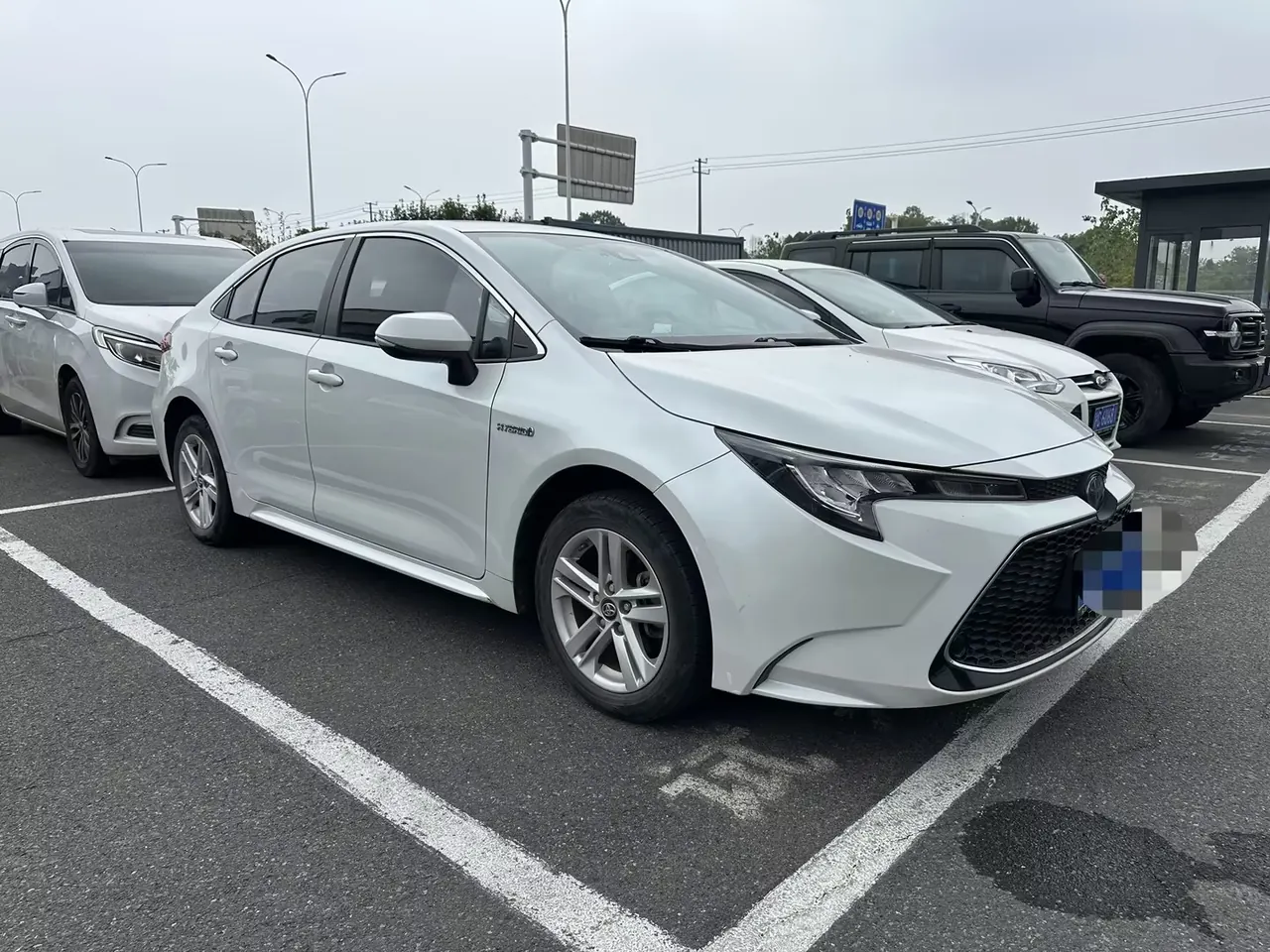 Toyota 2021 Lei Ling Shuangqing 1.8H Stepless Deluxe Edition Automatic Gear 2