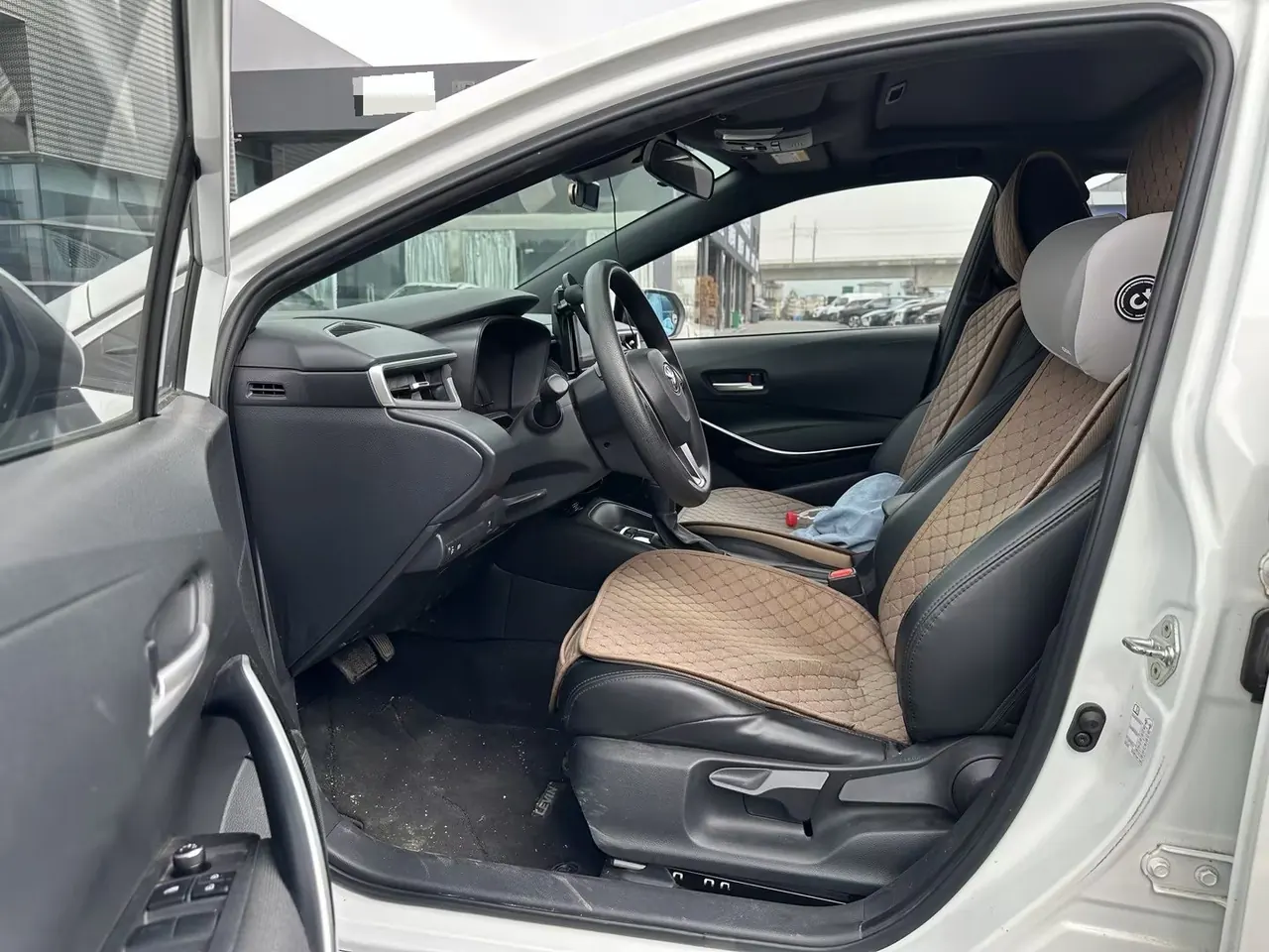 Toyota 2021 Lei Ling Shuangqing 1.8H Stepless Deluxe Edition Automatic Gear 4
