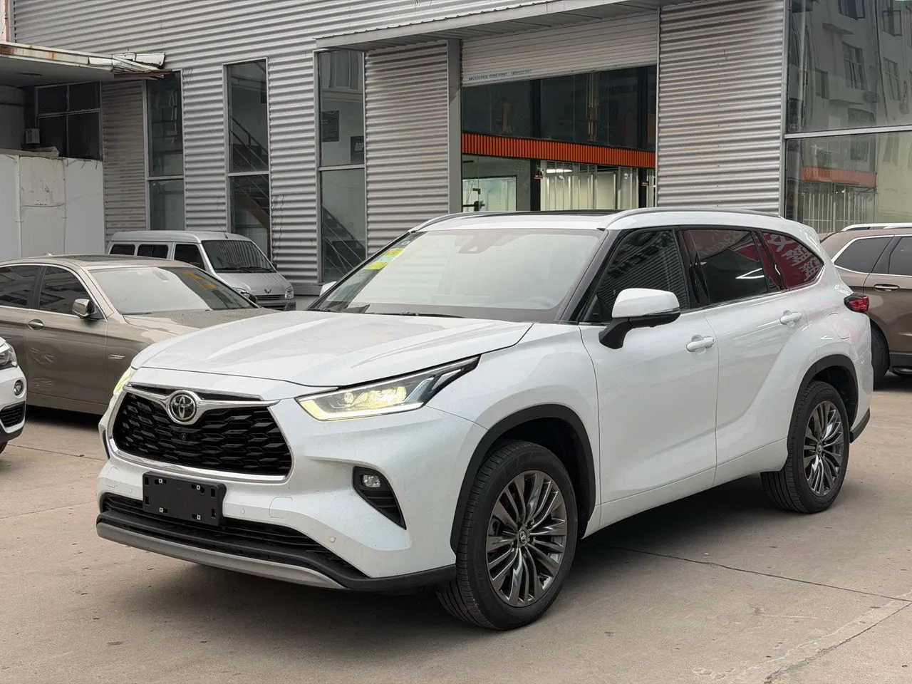 Открыть галерею: Toyota 2026 Highlander Dual Engine 2.5 Stepless Intelligent Electric Hybrid Four-wheel Drive Premium Edition 7-seat Automatic Transmission