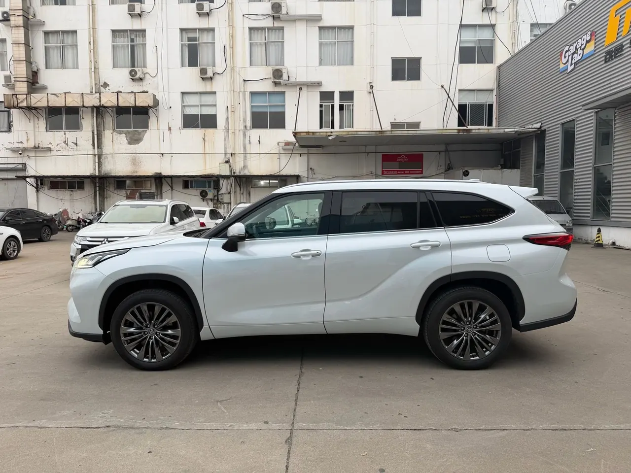 Toyota 2026 Highlander Dual Engine 2.5 Stepless Intelligent Electric Hybrid Four-wheel Drive Premium Edition 7-seat Automatic Transmission 4