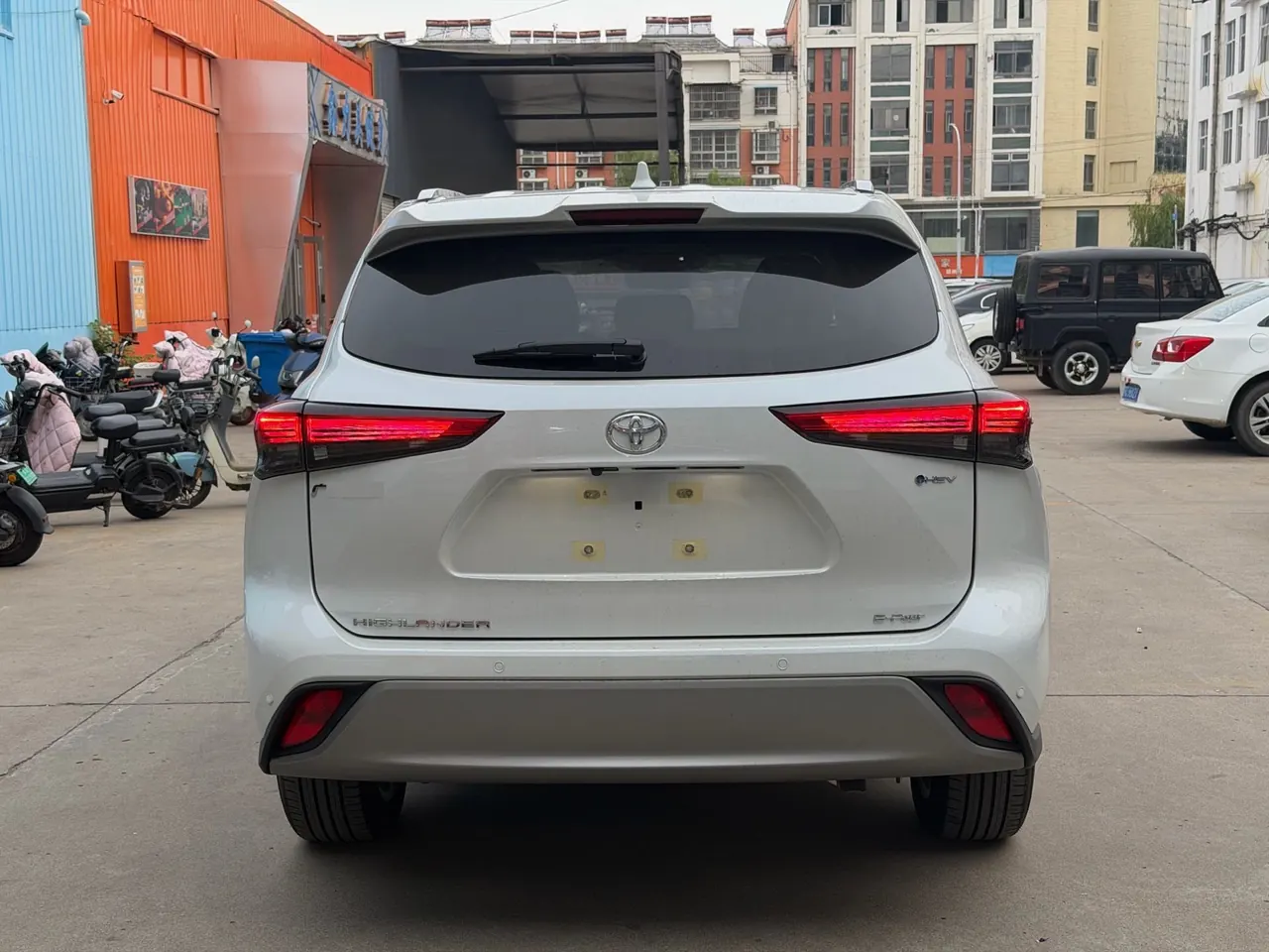 Toyota 2026 Highlander Dual Engine 2.5 Stepless Intelligent Electric Hybrid Four-wheel Drive Premium Edition 7-seat Automatic Transmission 5