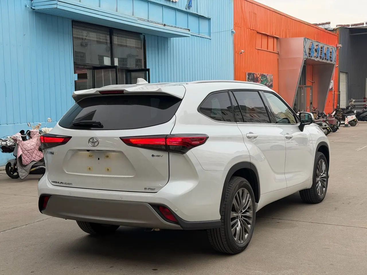 Toyota 2026 Highlander Dual Engine 2.5 Stepless Intelligent Electric Hybrid Four-wheel Drive Premium Edition 7-seat Automatic Transmission 6