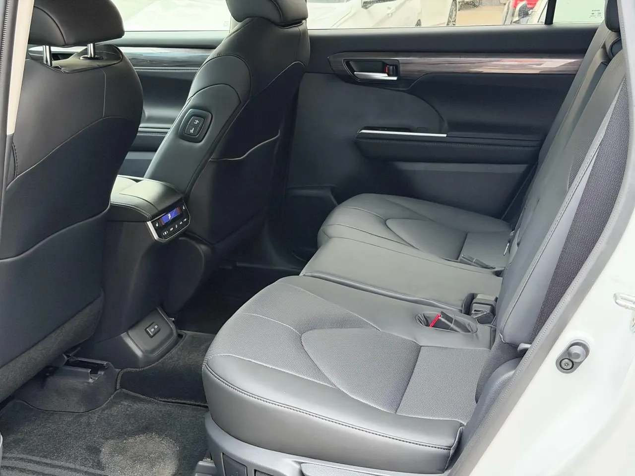 Toyota 2026 Highlander Dual Engine 2.5 Stepless Intelligent Electric Hybrid Four-wheel Drive Premium Edition 7-seat Automatic Transmission 8