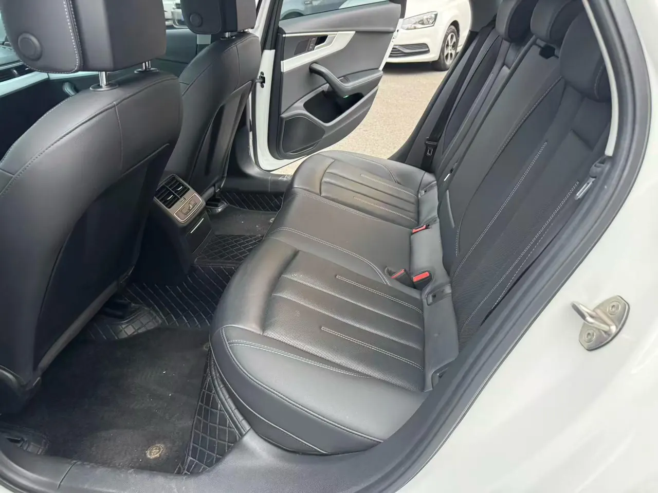 Audi 2020 A4L 2.0TFSI 40TFSI Fashion Elegant Automatic 5