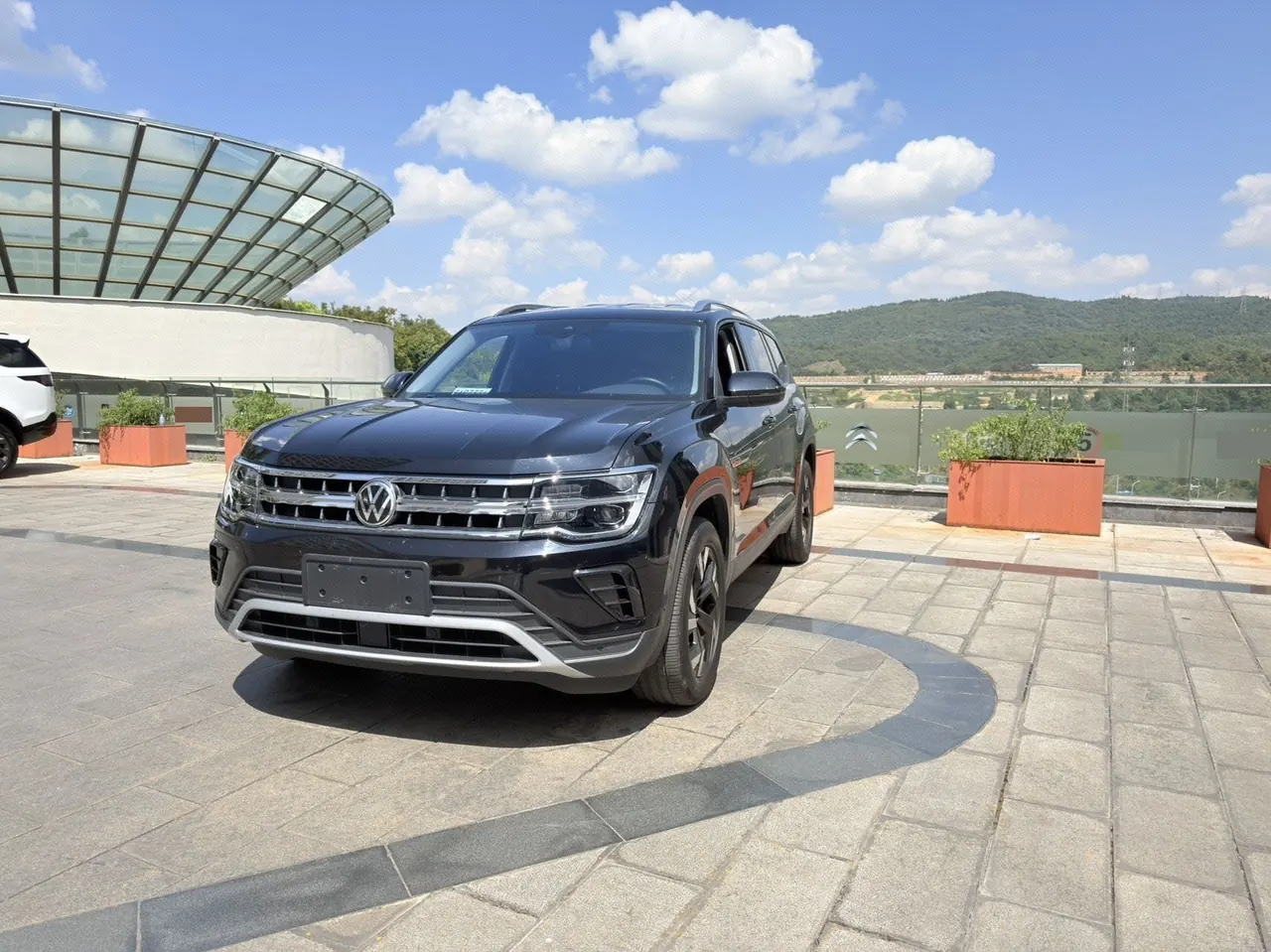 Открыть галерею: Volkswagen 2022 Tuang 2.0TSI 380TSI Four-wheel Drive Deluxe Edition Automatic Gear
