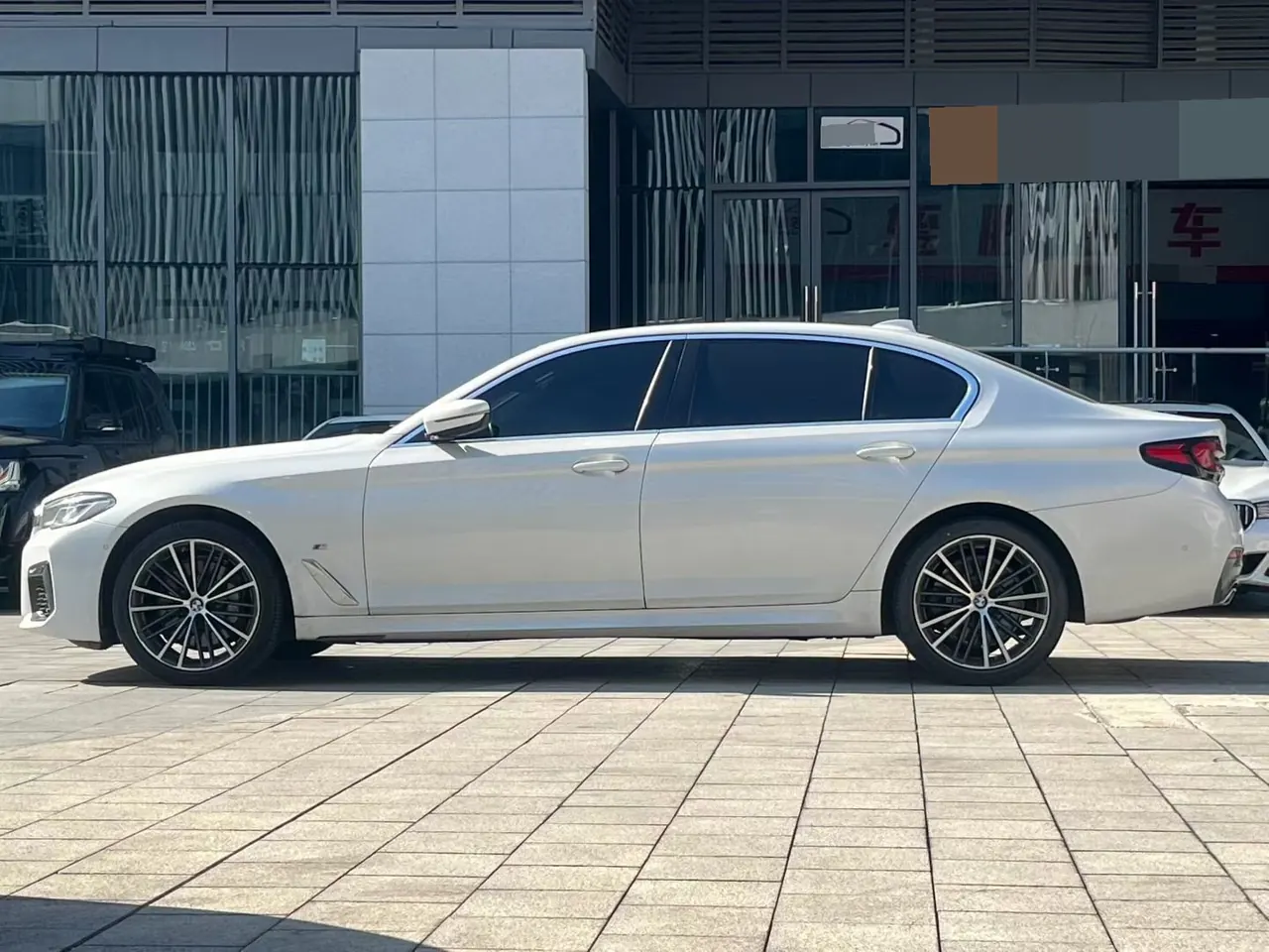 BMW 5 Series 2022 530Li xDrive 2.0T M Sports Suit (Change 2) Automatic Gear 4