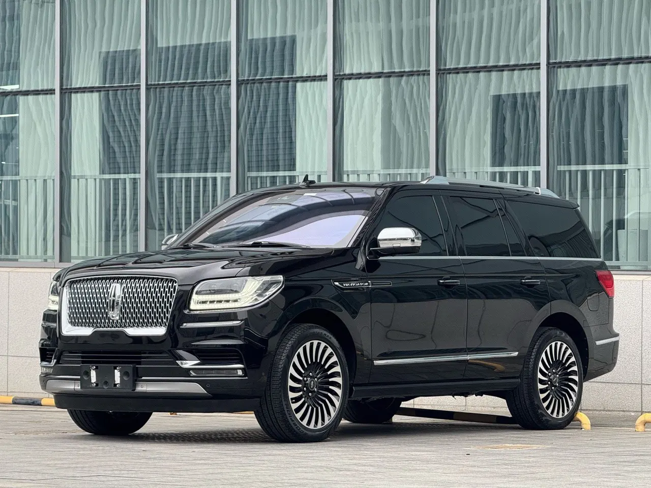 Lincoln Navigator (Imported) 2020 Navigator 3.5T Presidential Series Automatic Gear - View 1