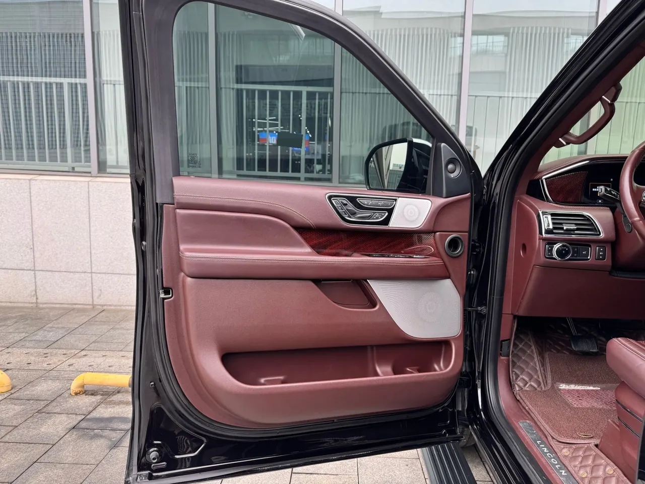 Lincoln Navigator (Imported) 2020 Navigator 3.5T Presidential Series Automatic Gear 17