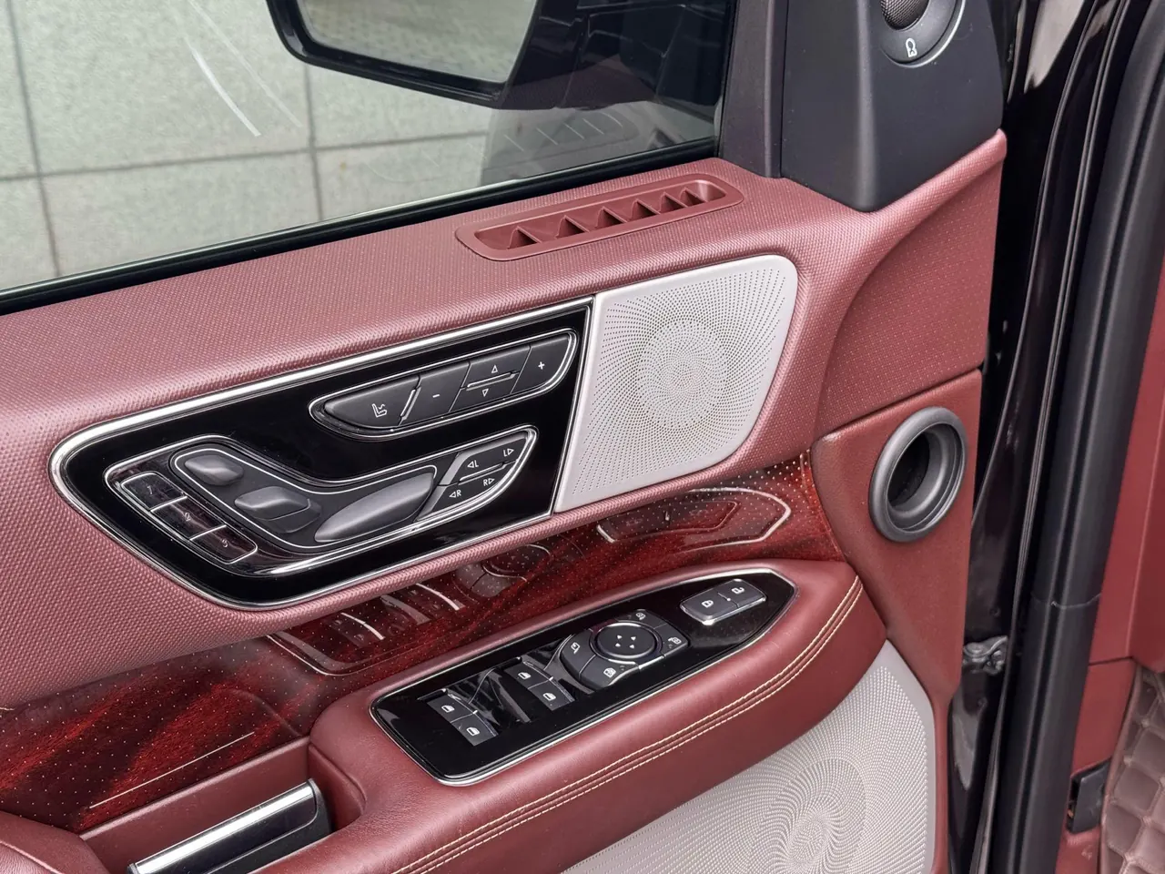 Lincoln Navigator (Imported) 2020 Navigator 3.5T Presidential Series Automatic Gear 6