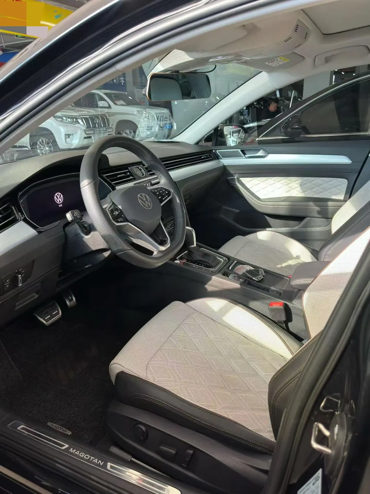 Volkswagen 2023 Magotan 2.0TSI 330TSI 2 million Commemorative Luxury Automatic Gear 2