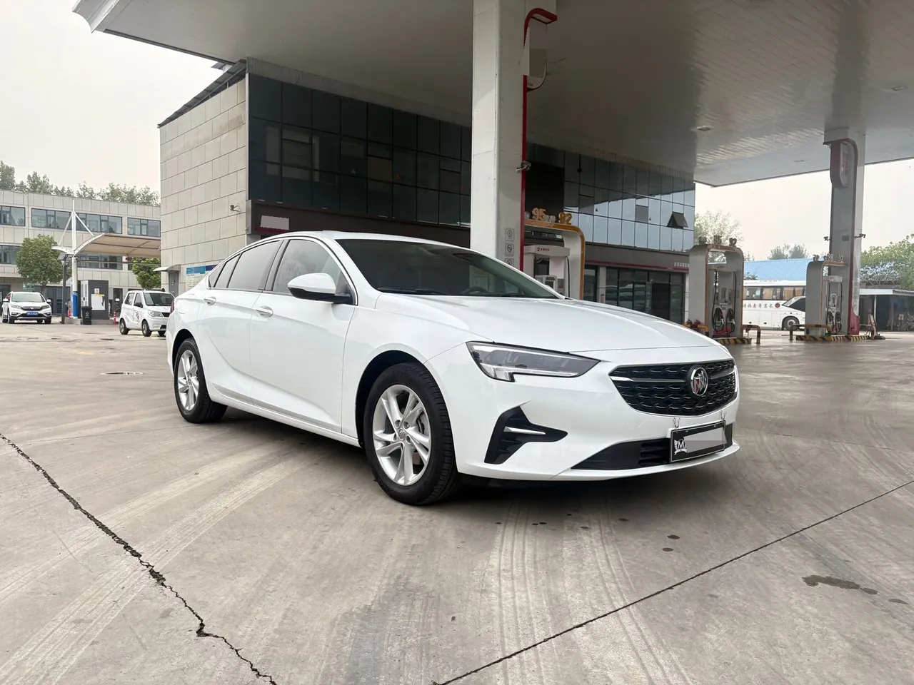 Открыть галерею: Buick 2023 Regal 1.5T 552T Smart Automatic Gear