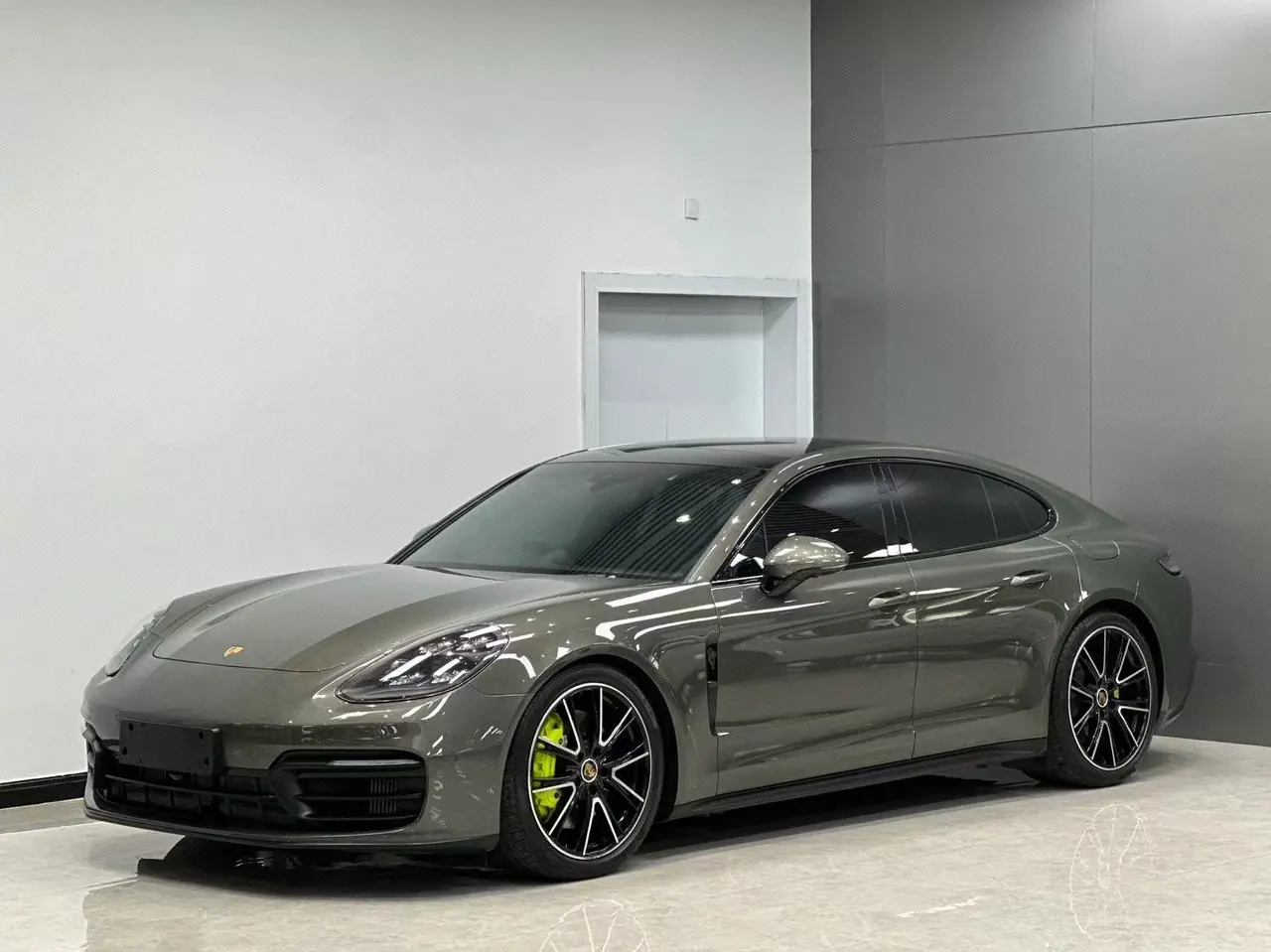 打开图片灯箱:Porsche Panamera New Energy (Imported) 2021 Panamera 4 E-Hybrid 2.9T Automatic