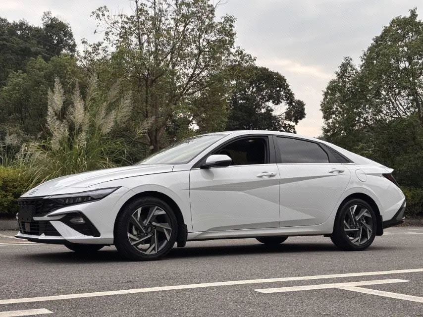 Open image lightbox: Hyundai 2023 Elantra-sedan 1.5 stepless GLX elite automatic gear