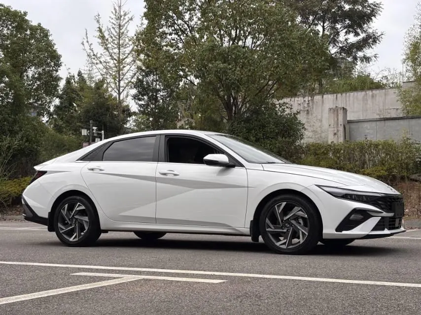 Hyundai 2023 Elantra-sedan 1.5 stepless GLX elite automatic gear 3
