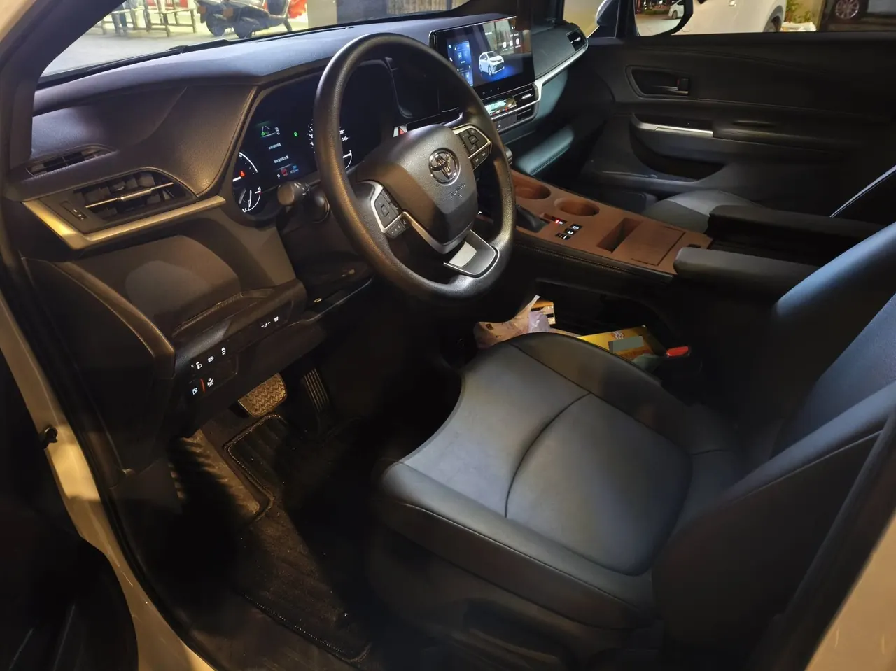 Toyota 2026 Grevia HYBRID 2.5 Stepless Comfort Edition Automatic Transmission 3