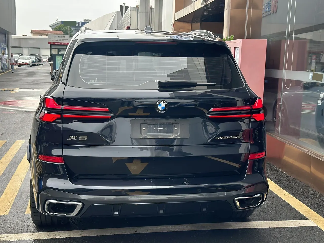 BMW 2023 X5 xDrive30Li 48V 2.0T exclusive m sports obsidian night suit automatic gear 10