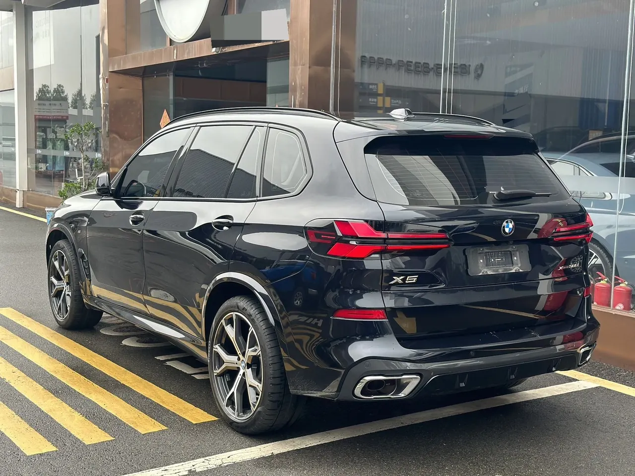 BMW 2023 X5 xDrive30Li 48V 2.0T exclusive m sports obsidian night suit automatic gear 9