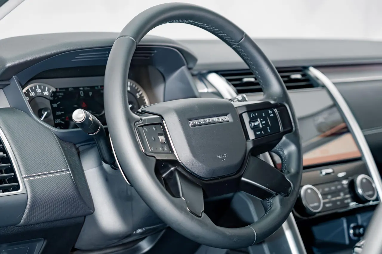Land Rover Discovery (Imported) 2023 Discovery 5 48V 3.0T 360PS R-Dynamic SE Automatic Gear 4