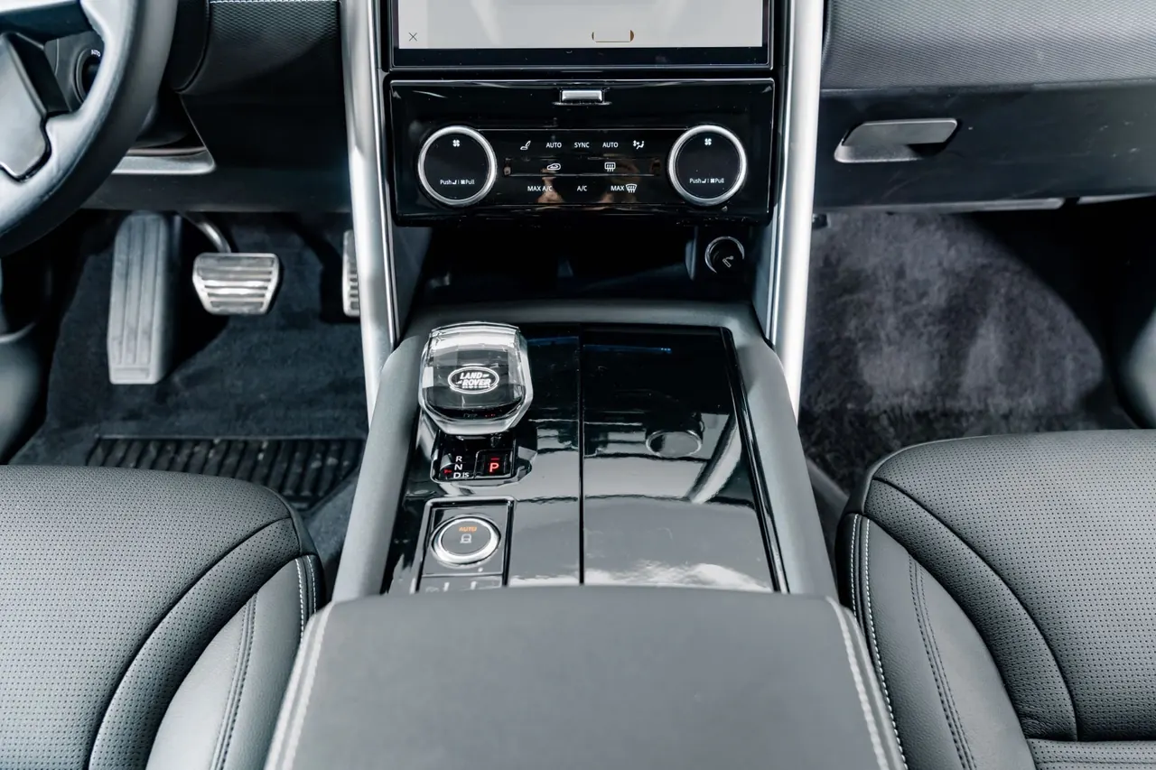 Land Rover Discovery (Imported) 2023 Discovery 5 48V 3.0T 360PS R-Dynamic SE Automatic Gear 6