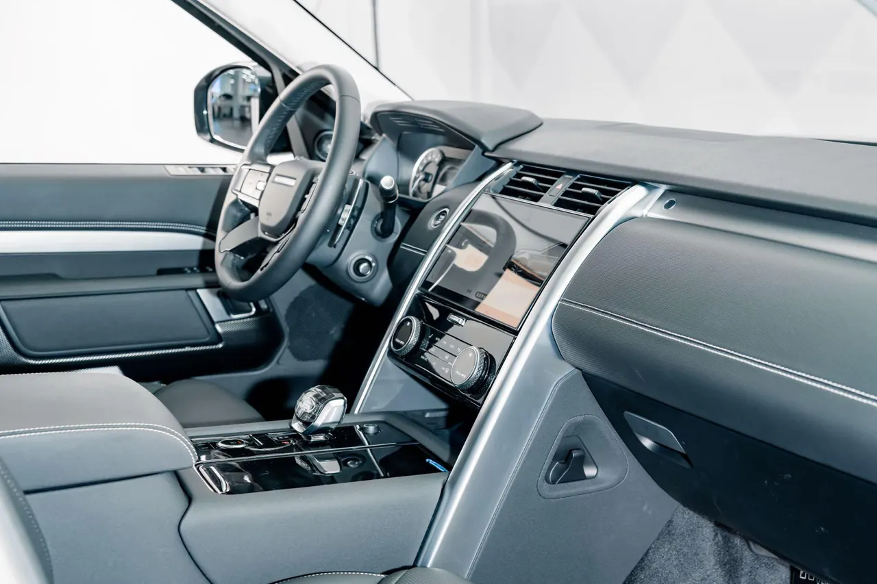 Land Rover Discovery (Imported) 2023 Discovery 5 48V 3.0T 360PS R-Dynamic SE Automatic Gear 7