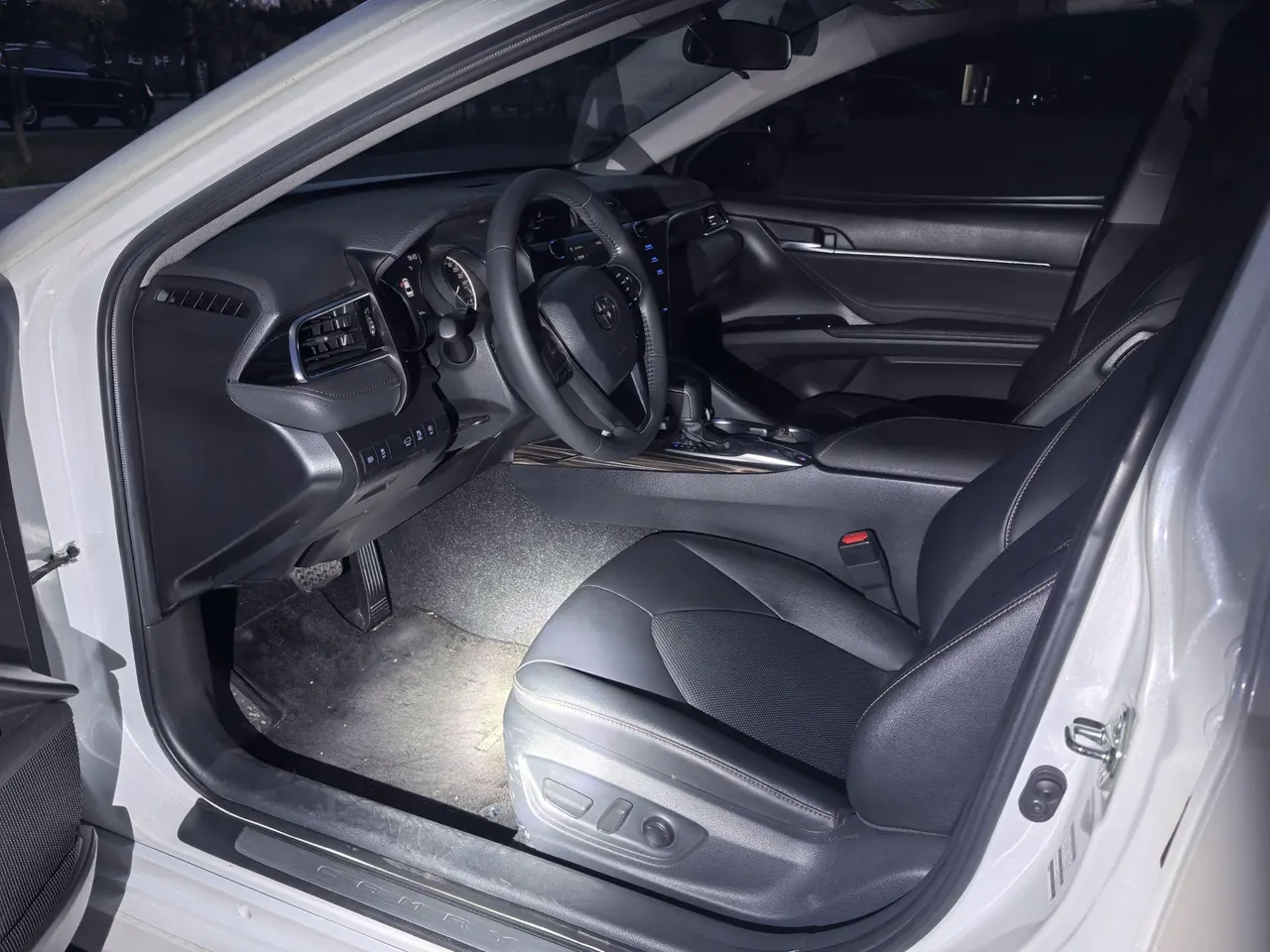 Toyota 2021 Camry 2.0G Stepless Deluxe Edition Automatic Gear 4