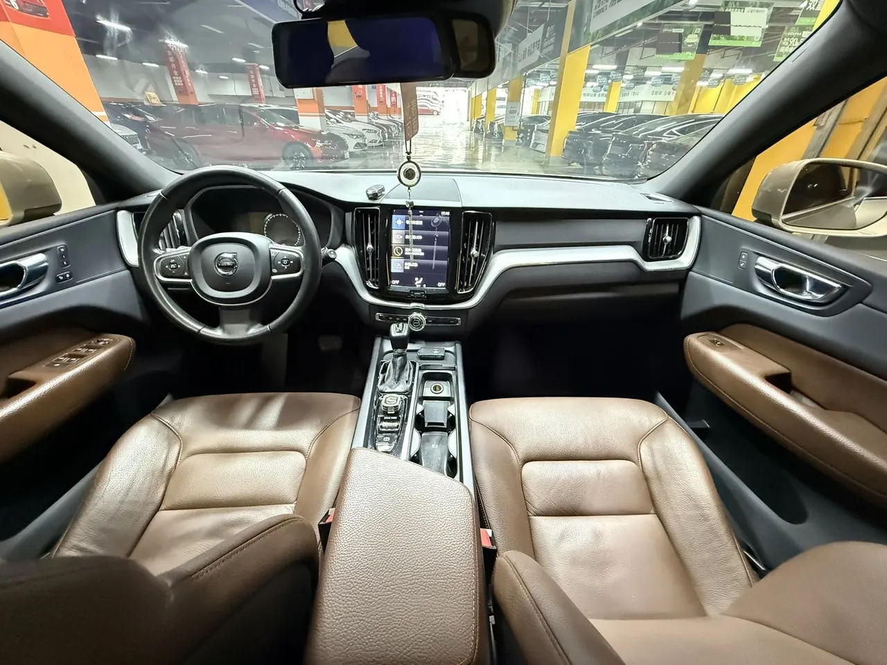 Volvo 2021 XC60 2.0T T5 4-wheel drive smart luxury automatic gear 6