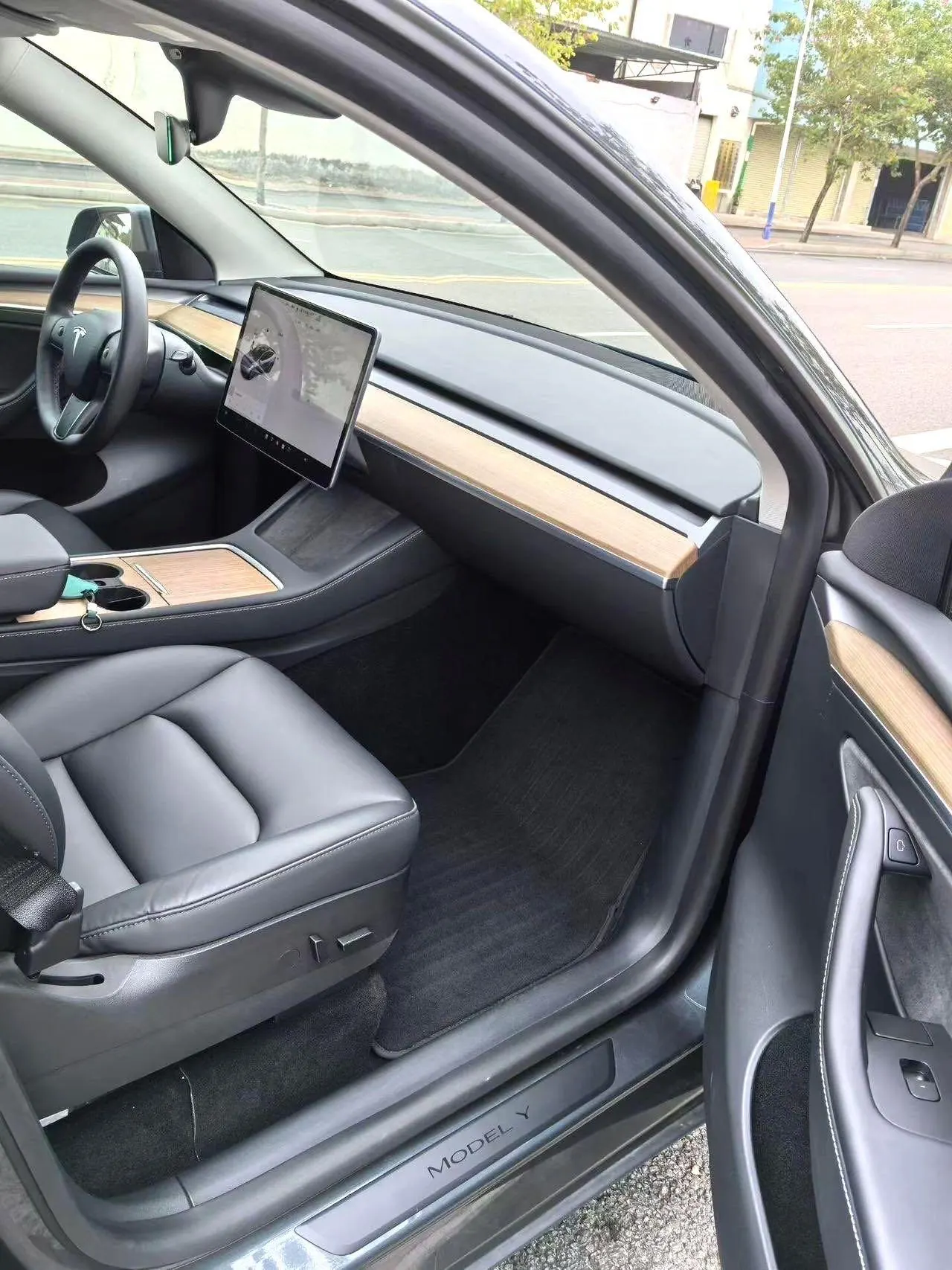 Tesla 2021 Model Y Standard Endurance Rear Drive Automatic Gear 3