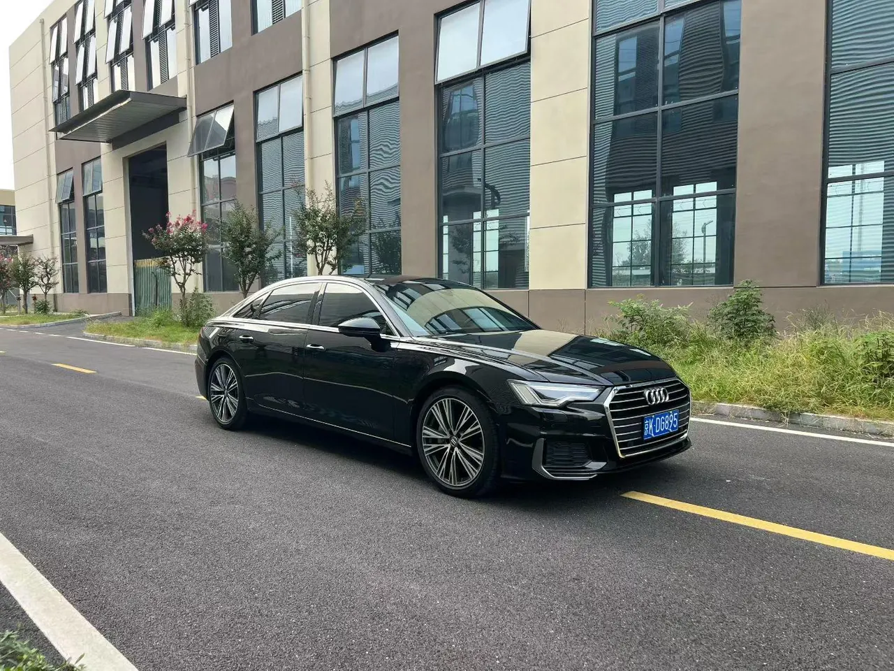 Audi 2021 A6L 2.0TFSI 40TFSI Deluxe Dynamic Automatic 3