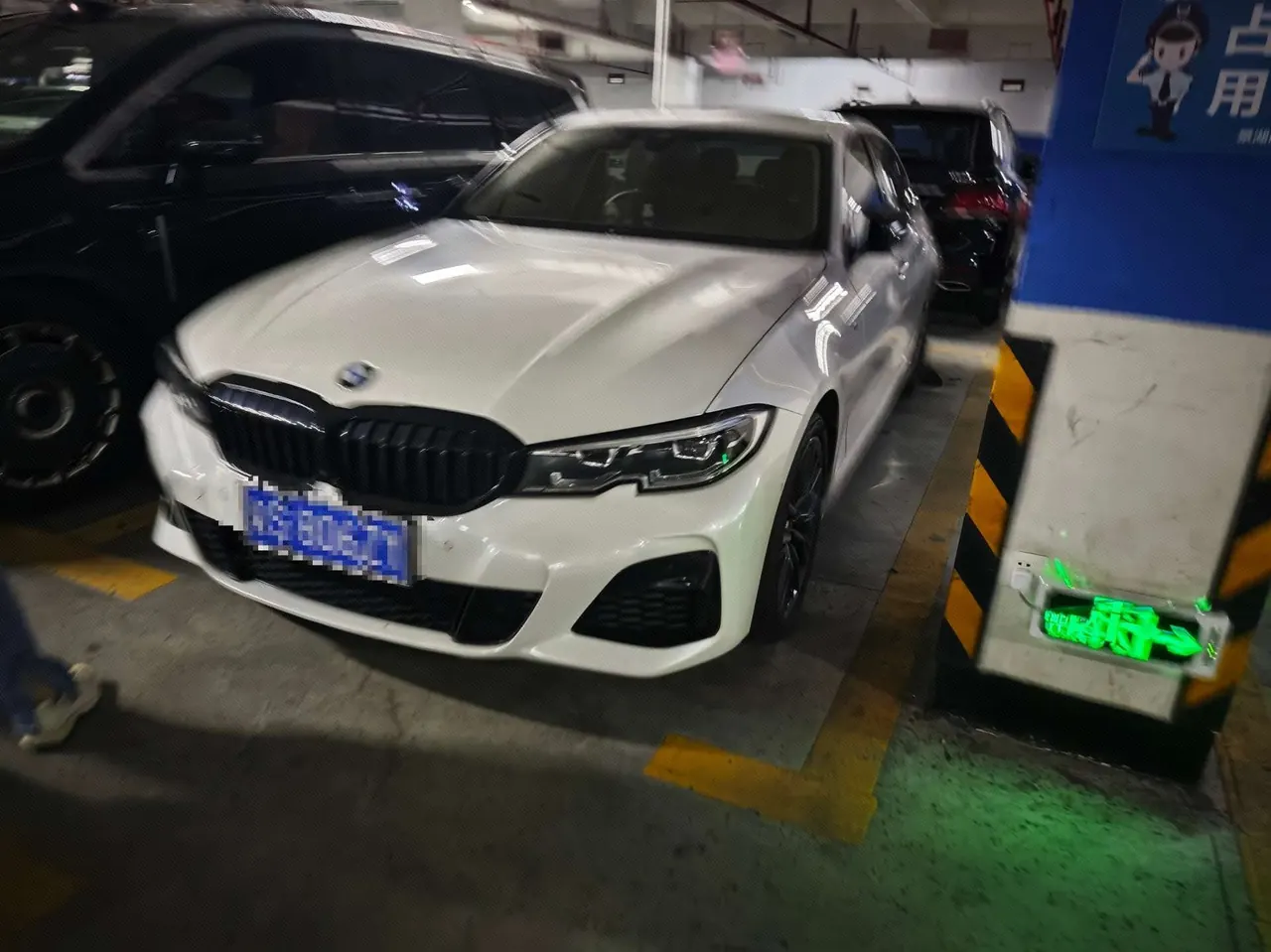 Открыть галерею: BMW 3 Series 2020 325Li 2.0T M Sports Obsidian Night Edition Automatic Gear