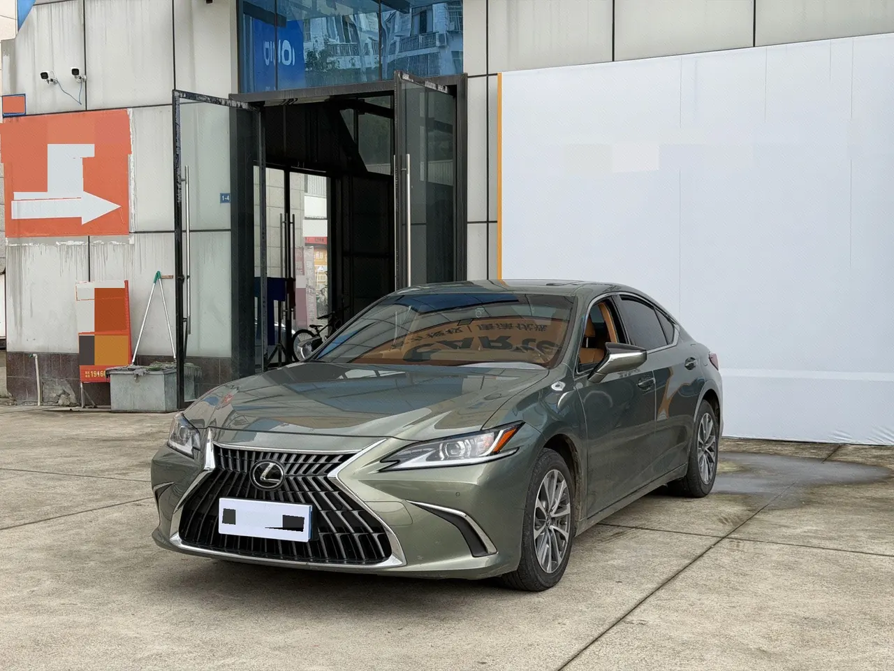 Открыть галерею: Lexus ES (Imported) 2023 ES200 2.0 Stepless Premium Edition Automatic Gear