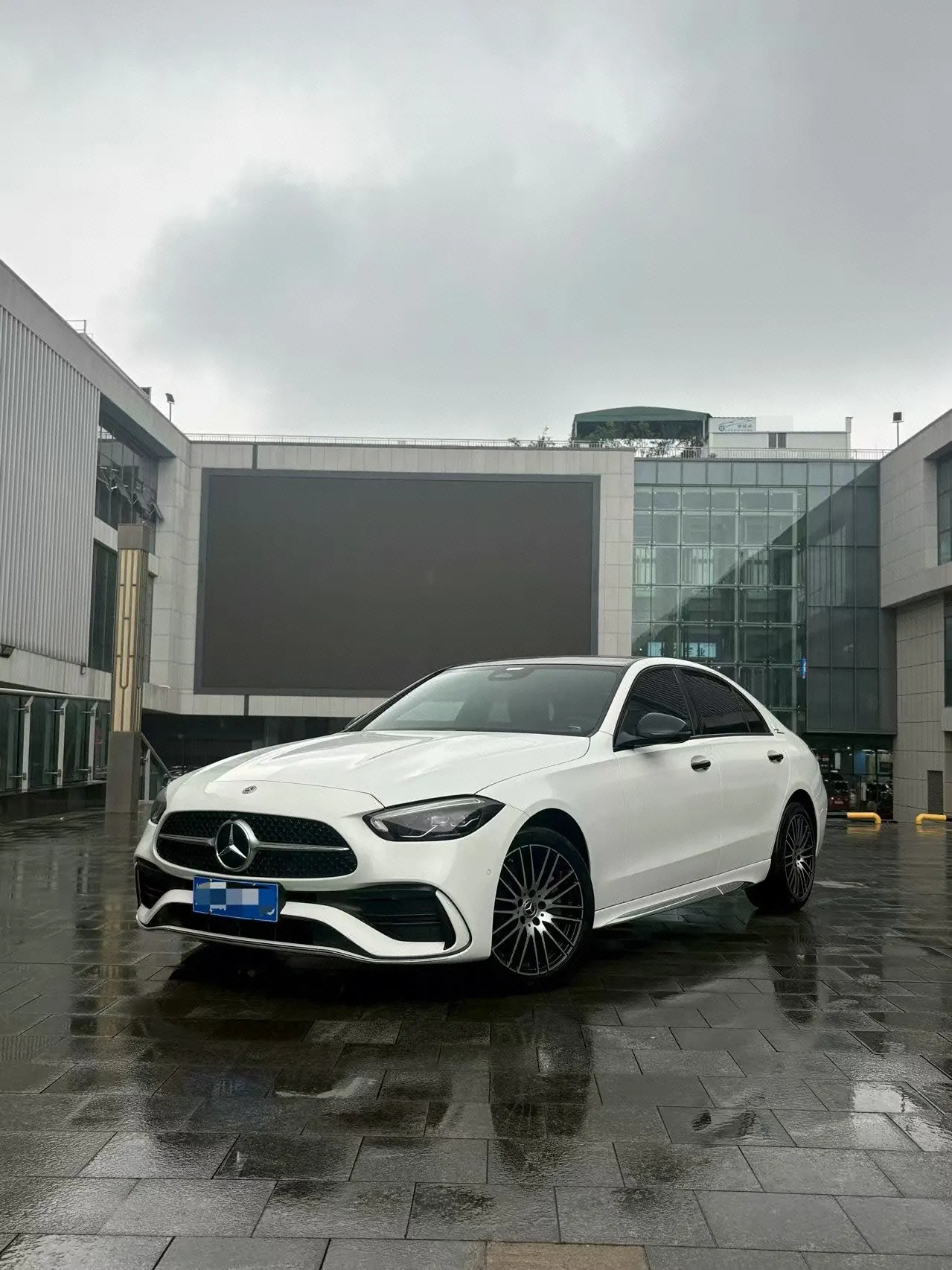 Открыть галерею: Mercedes Benz Class C 2023 C 260 L 48V 1.5T Sports Edition Automatic Gear