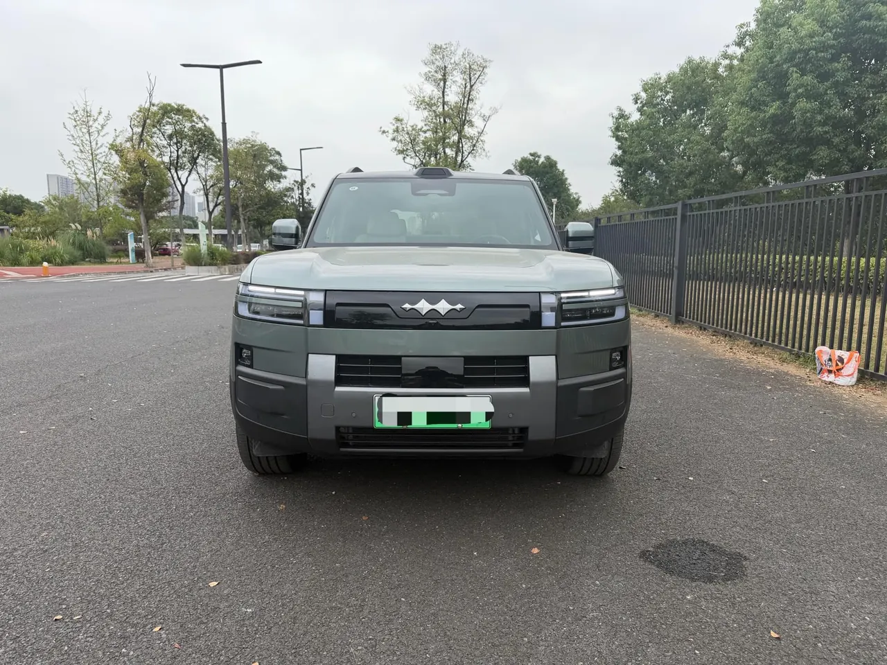 FangChengBao 2025 titanium 7 1.5T stepless 190KM four-wheel drive Ultra version of automatic gear 2