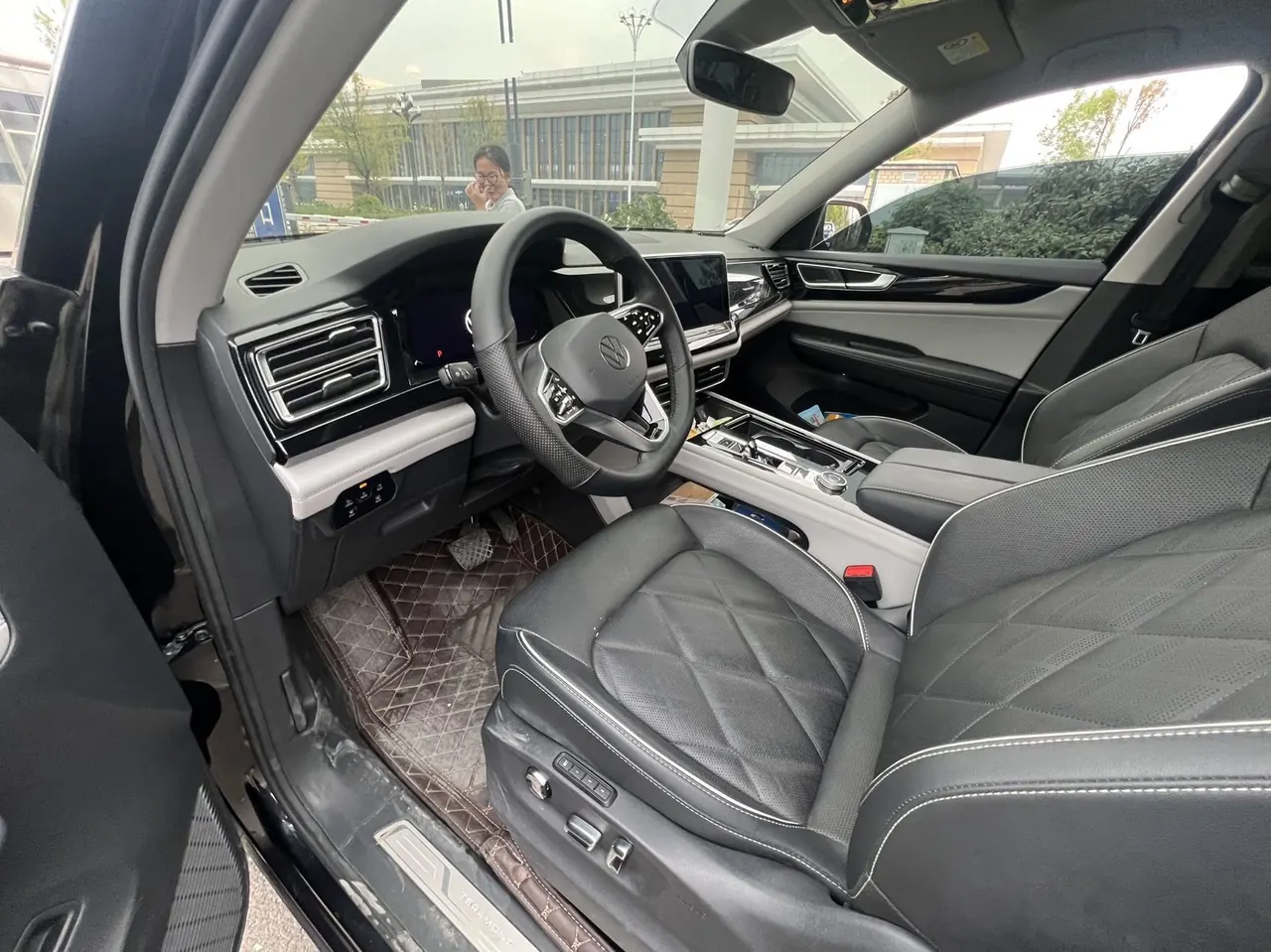 Volkswagen 2021 Tuang 2.5T 530 V6 Four-wheel Drive Respect Flagship Automatic Gear 2