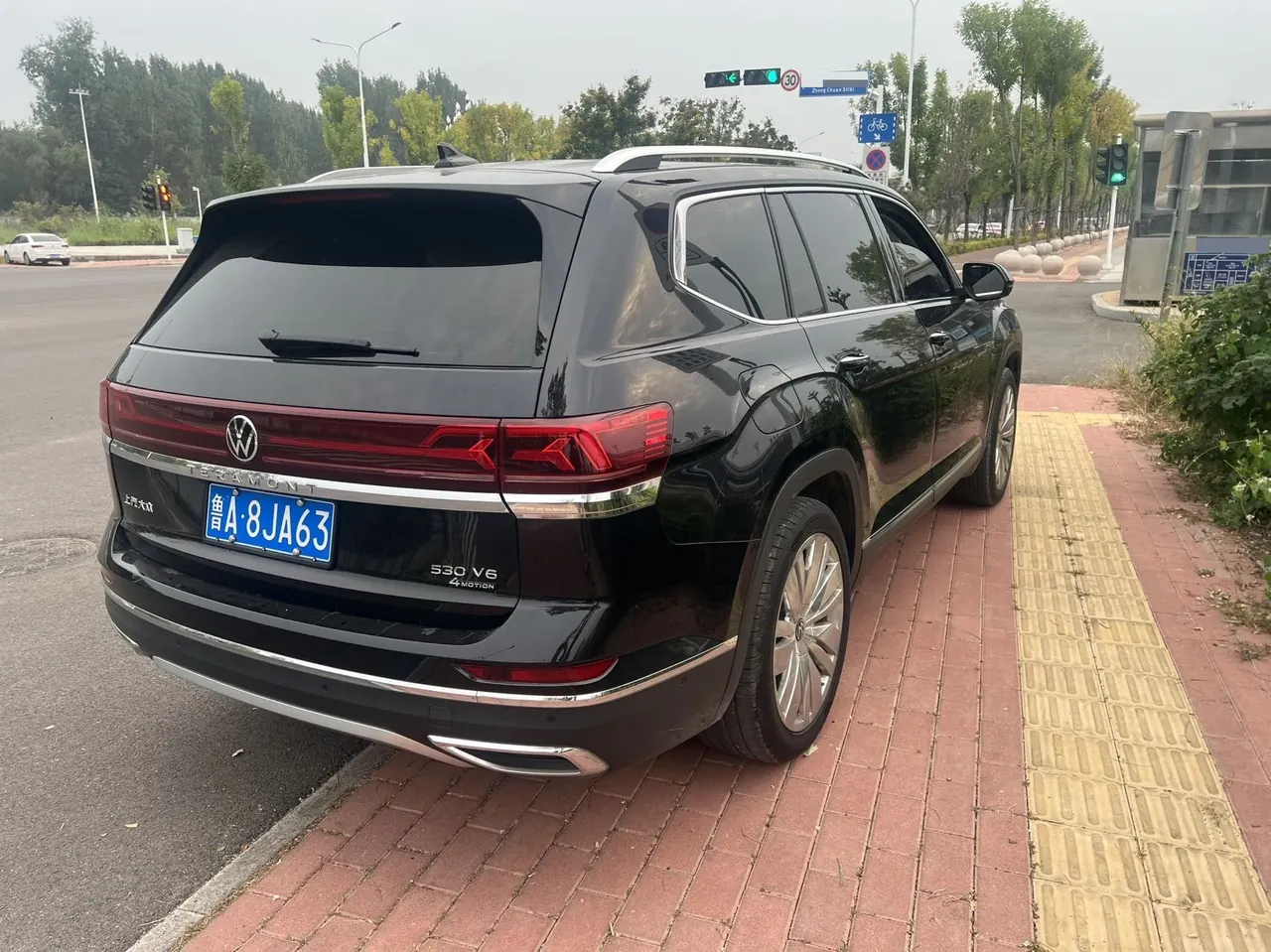 Volkswagen 2021 Tuang 2.5T 530 V6 Four-wheel Drive Respect Flagship Automatic Gear 4