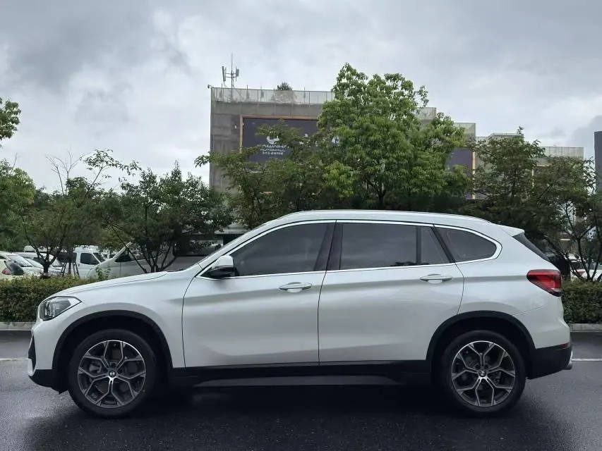 BMW 2021 X1 sDrive25Li 2.0T Leading Automatic Gear 3
