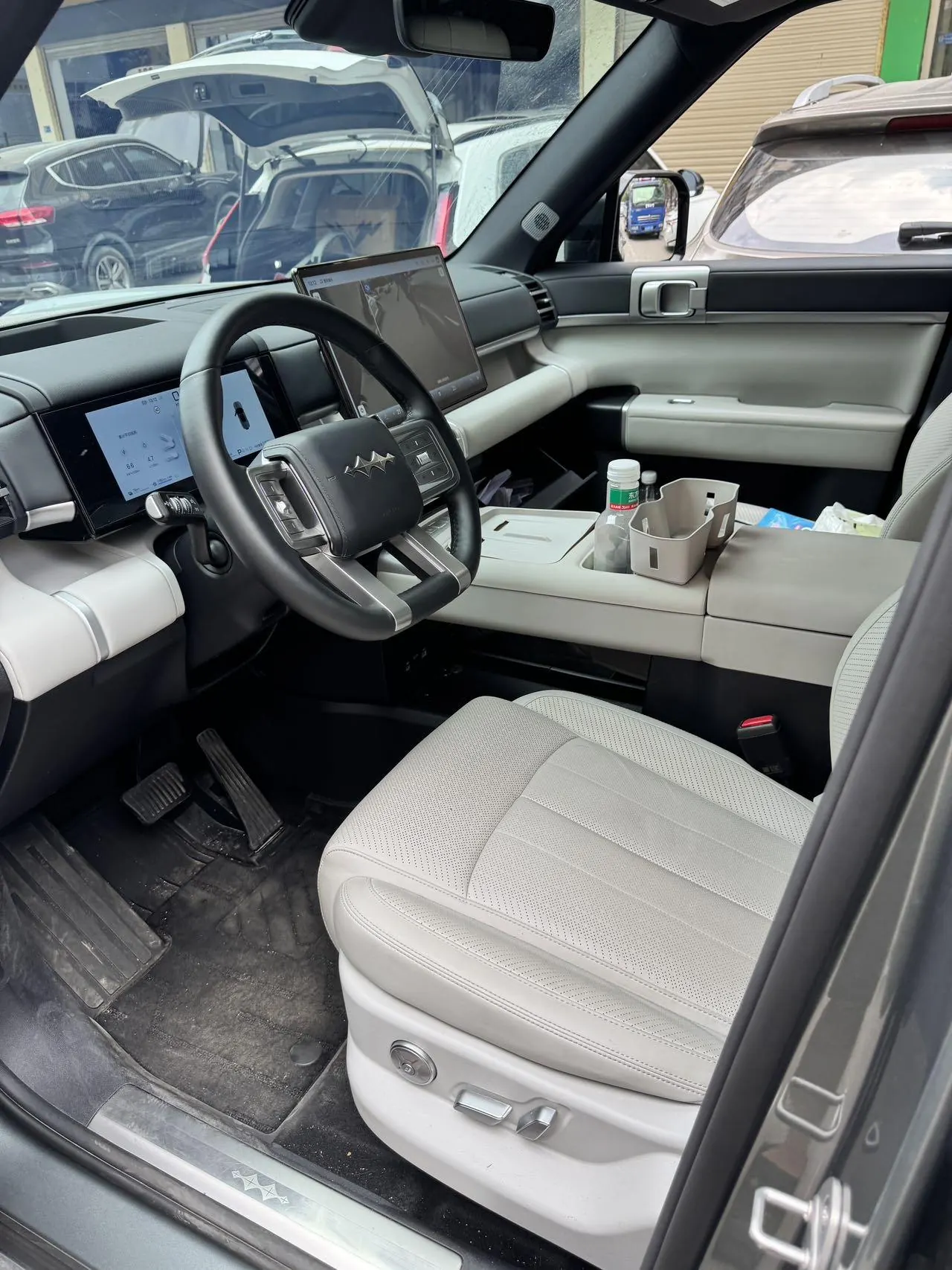 FangChengBao 2025 Titanium 7 1.5T Stepless 200KM Two-Drive Max Edition Automatic Gear 2