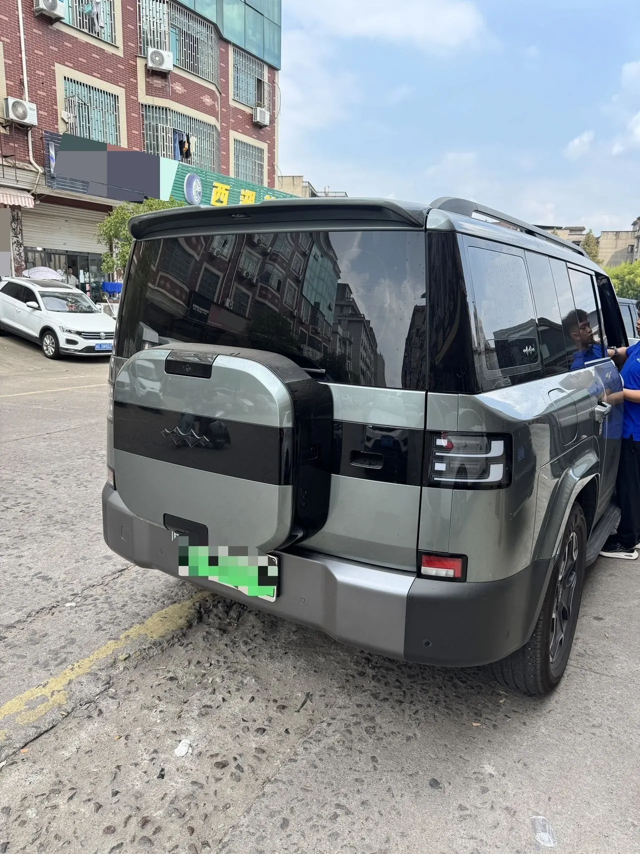 FangChengBao 2025 Titanium 7 1.5T Stepless 200KM Two-Drive Max Edition Automatic Gear 4