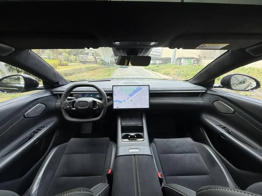 LYNK&amp;CO 2025 LYNK&amp;CO 10 EM-P 1.5T 240 four-wheel drive Ultra sports version automatic gear 5