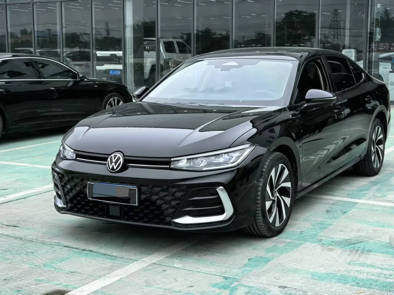 Open image lightbox: Volkswagen 2025 Passat Pro 2.0TSI 380TSI Long Yao Edition Automatic