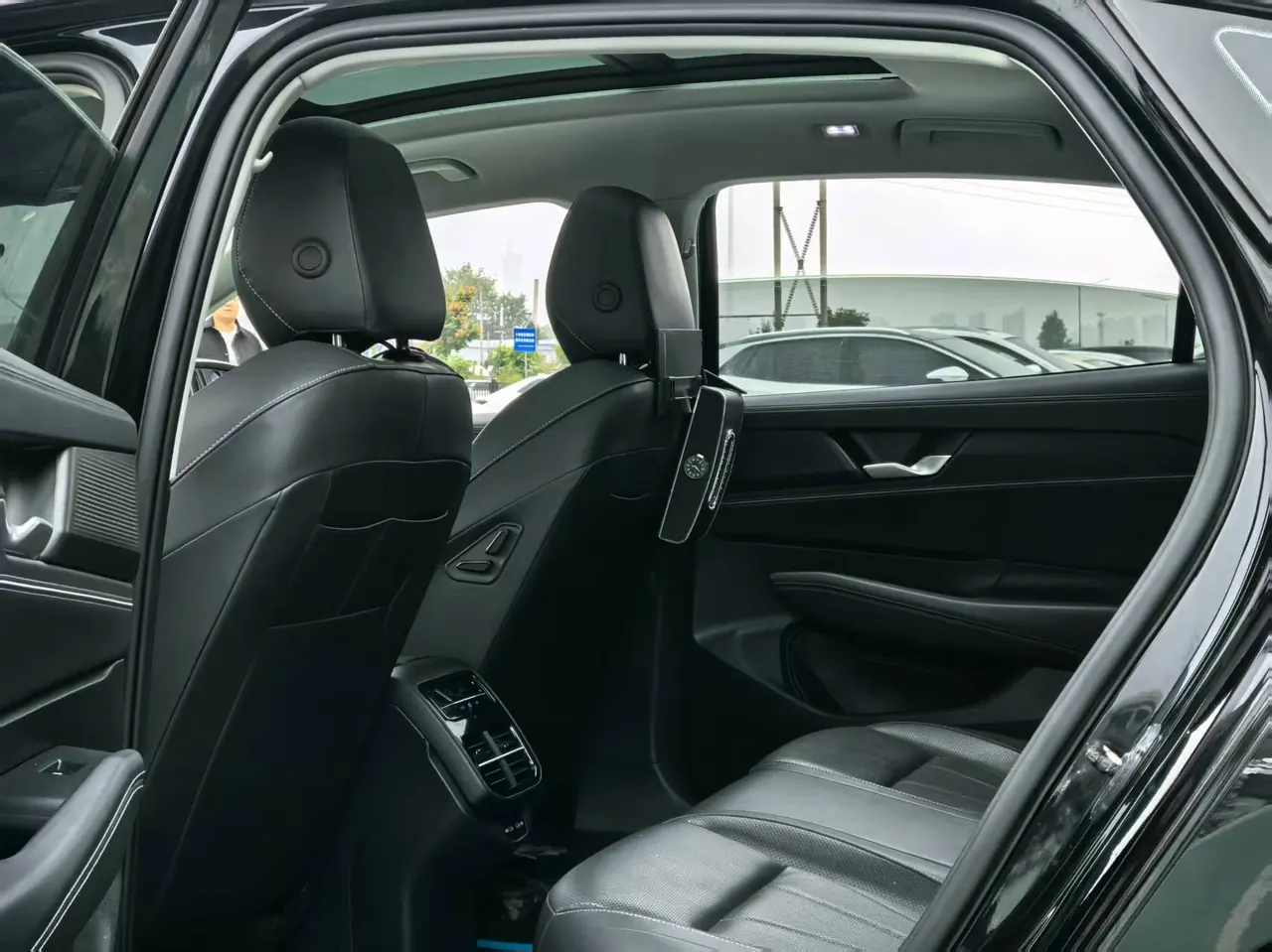 Volkswagen 2025 Passat Pro 2.0TSI 380TSI Long Yao Edition Automatic 5