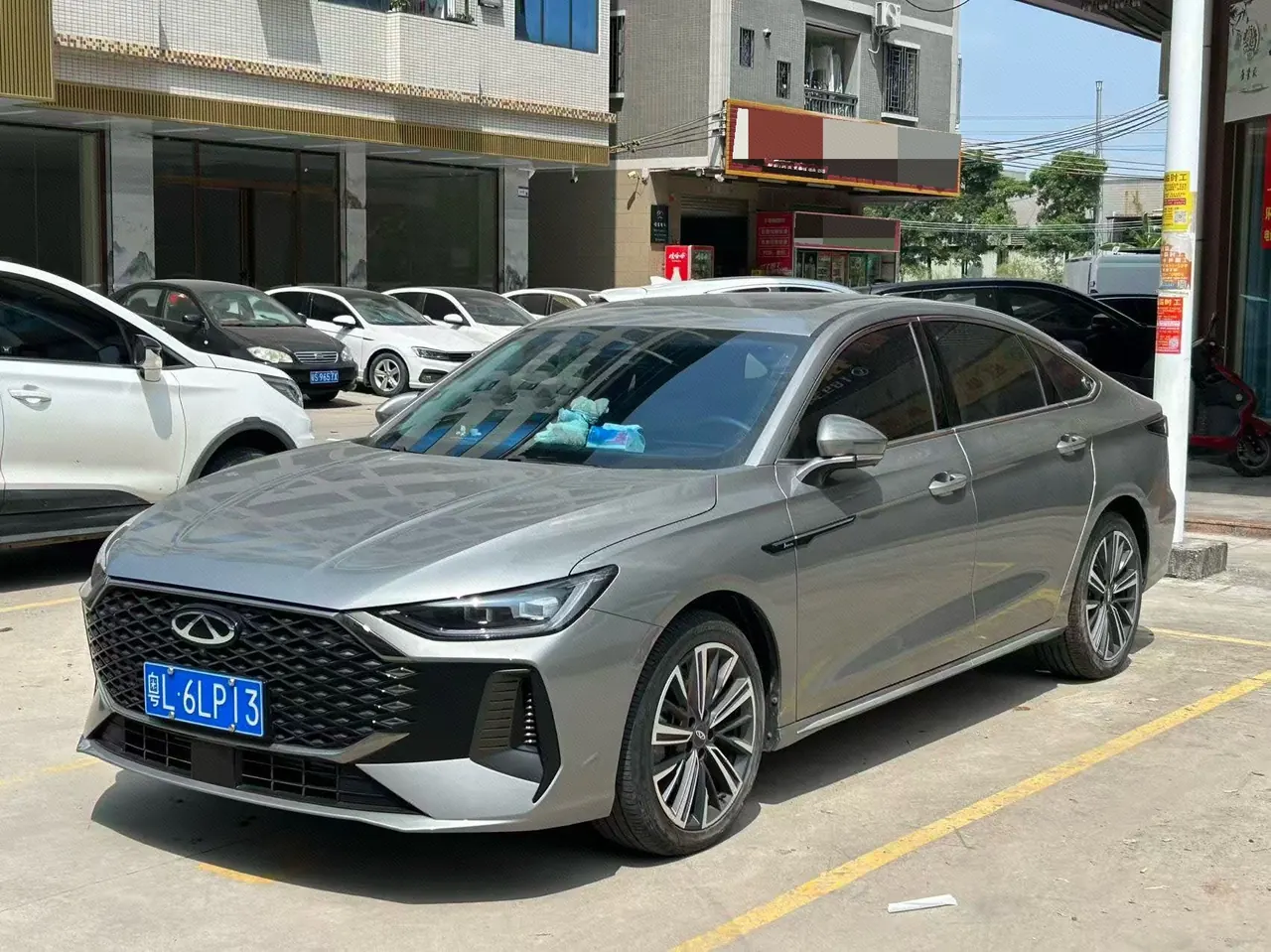 Открыть галерею: Chery 2025 Erez 8 Pro 1.6TGDI 290TGDI Comfortable Automatic Gear