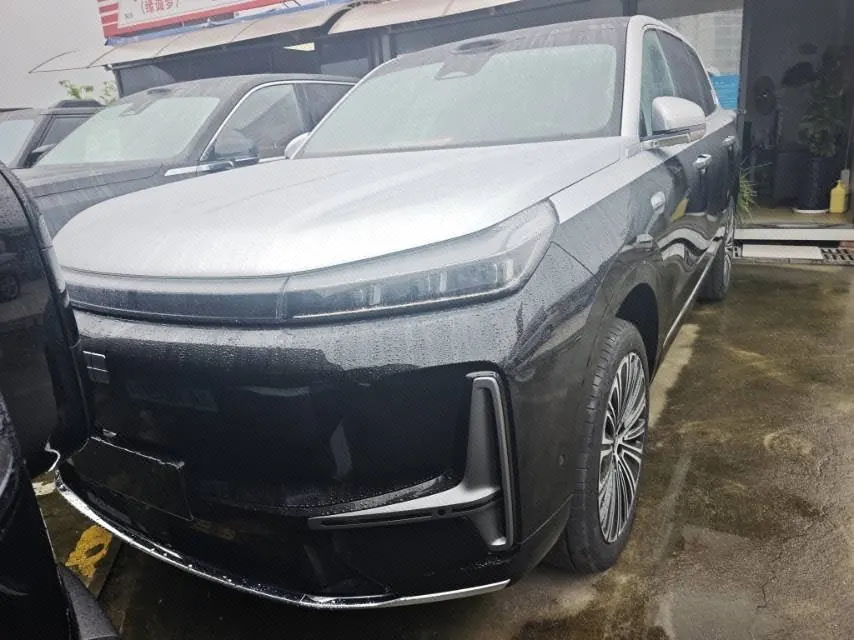 Geely Galaxy 2025 M9 1.5T 210km 4-wheel drive pilot version automatic gear - View 1