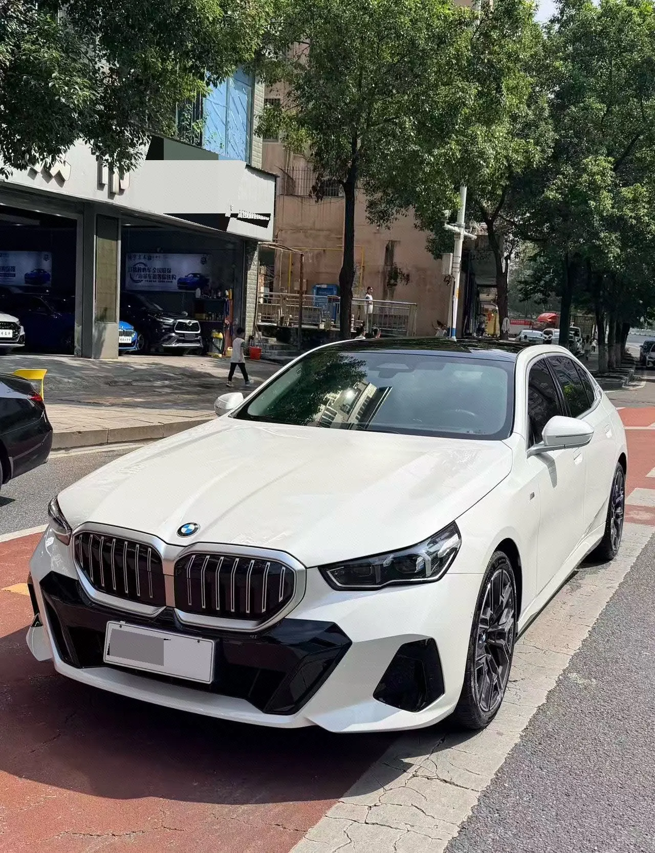 Open image lightbox: BMW 5 series 2025 530Li 48V 2.0T exclusive m sports suit automatic gear