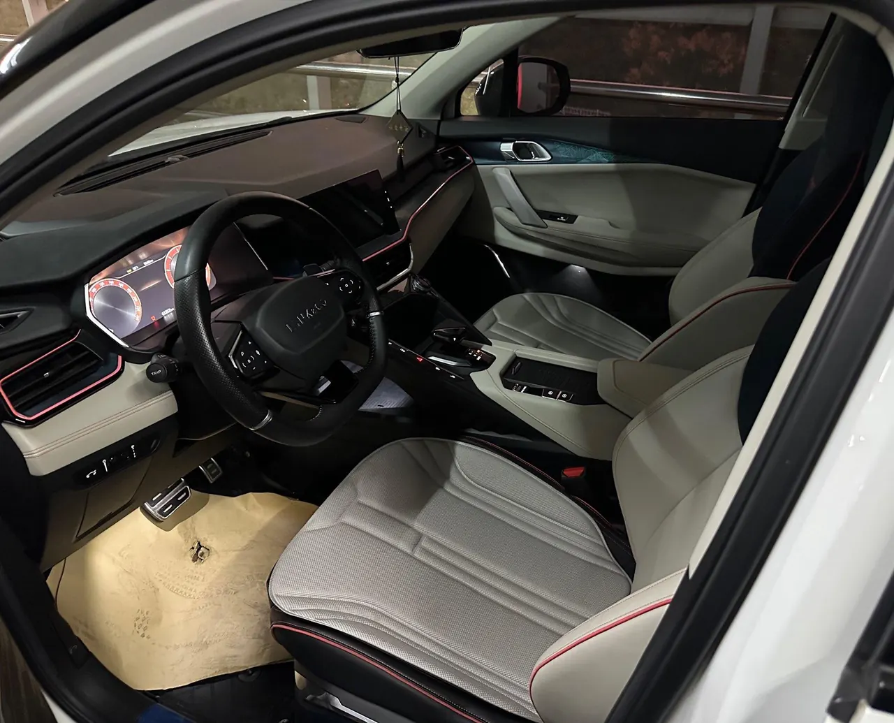 LYNK&amp;CO 2020 LYNK&amp;CO 06 1.5TD Yao Halo automatic gear 4