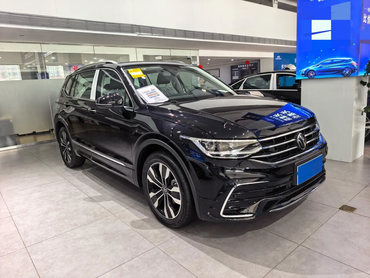 Volkswagen 2025 Tiguan L R-Line 2.0TSI 330TSI outstanding two-wheel drive R-Line Long Yao version automatic gear 3