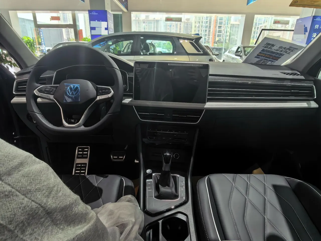 Volkswagen 2025 Tiguan L R-Line 2.0TSI 330TSI outstanding two-wheel drive R-Line Long Yao version automatic gear 9