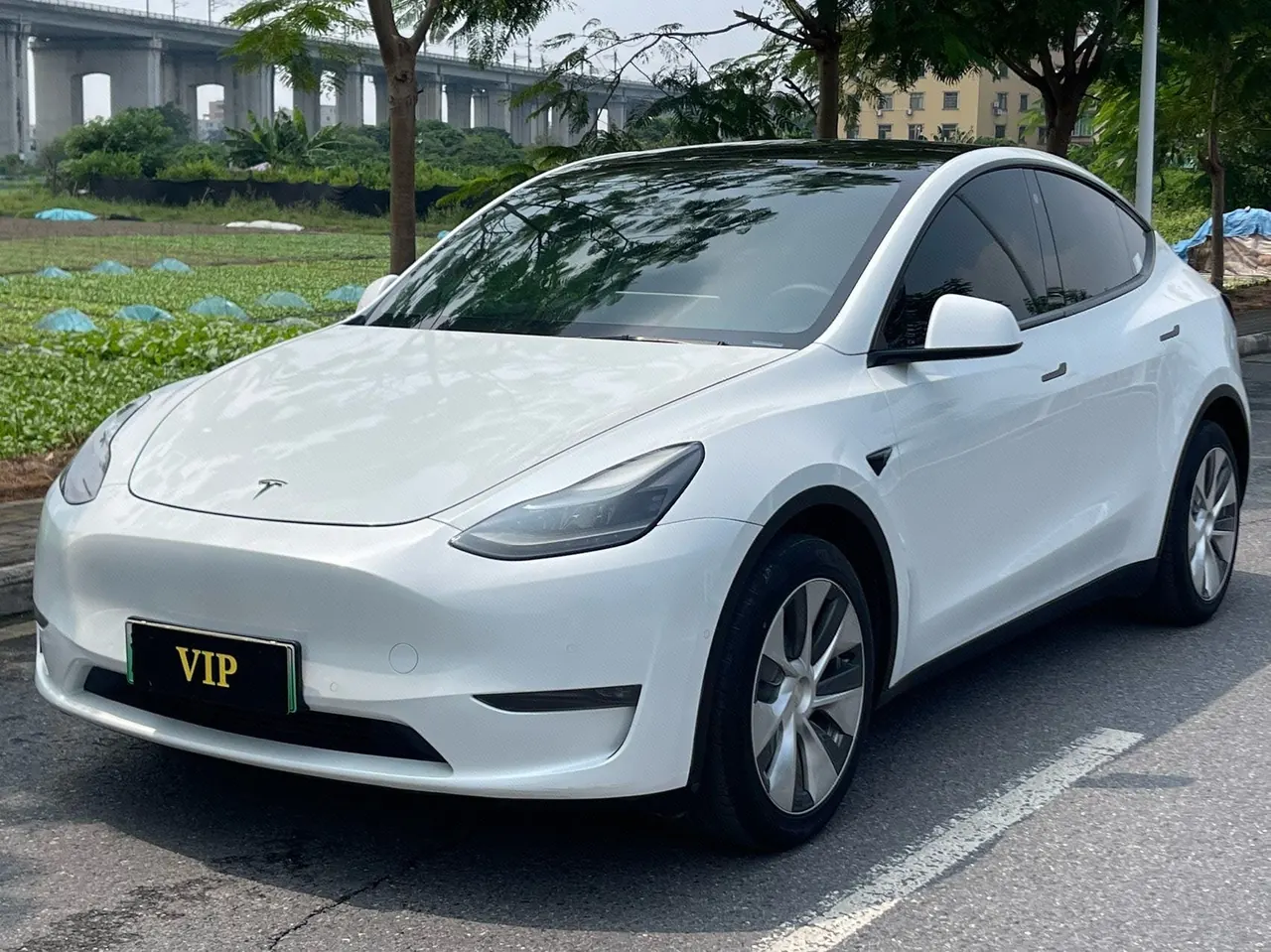 Open image lightbox: Tesla 2021 Model Y long endurance all-wheel drive version automatic transmission