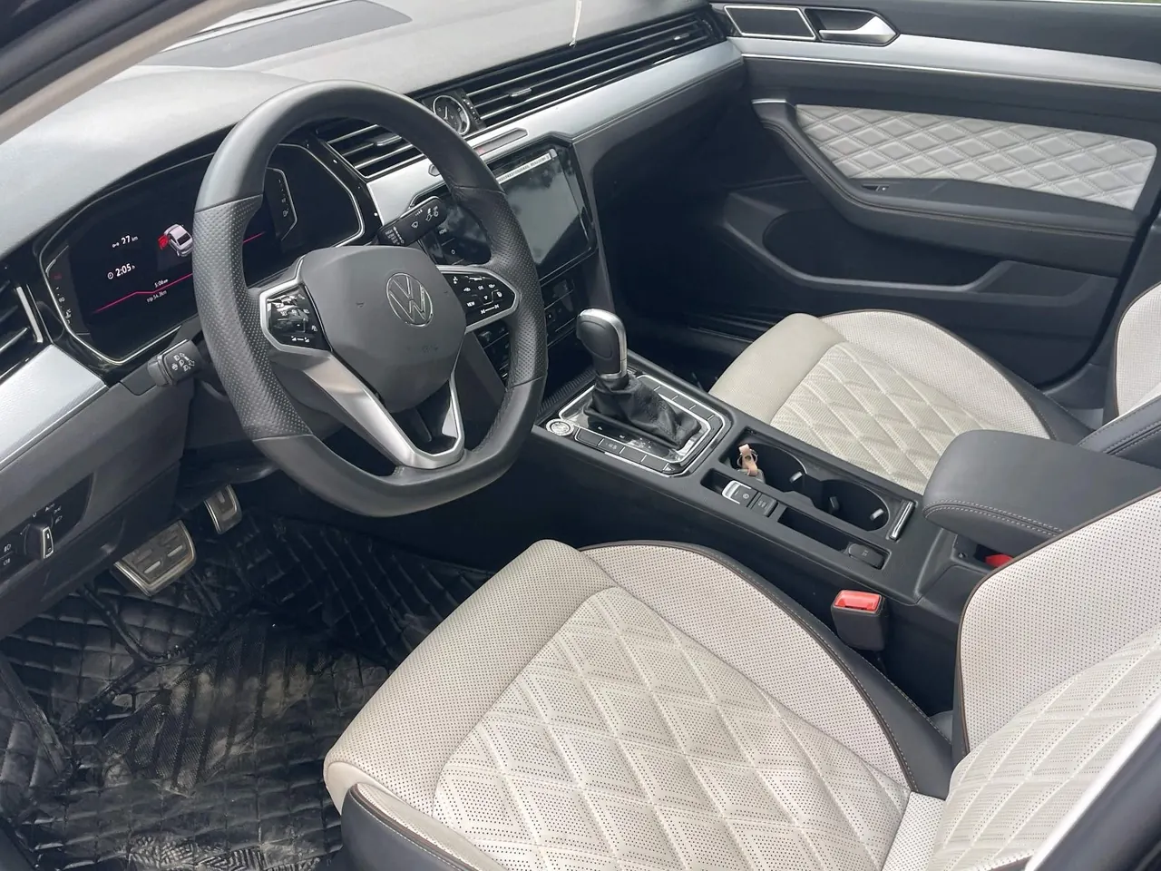 Volkswagen 2023 Magotan 2.0TSI 330TSI 2 million Commemorative Luxury Automatic Gear 3