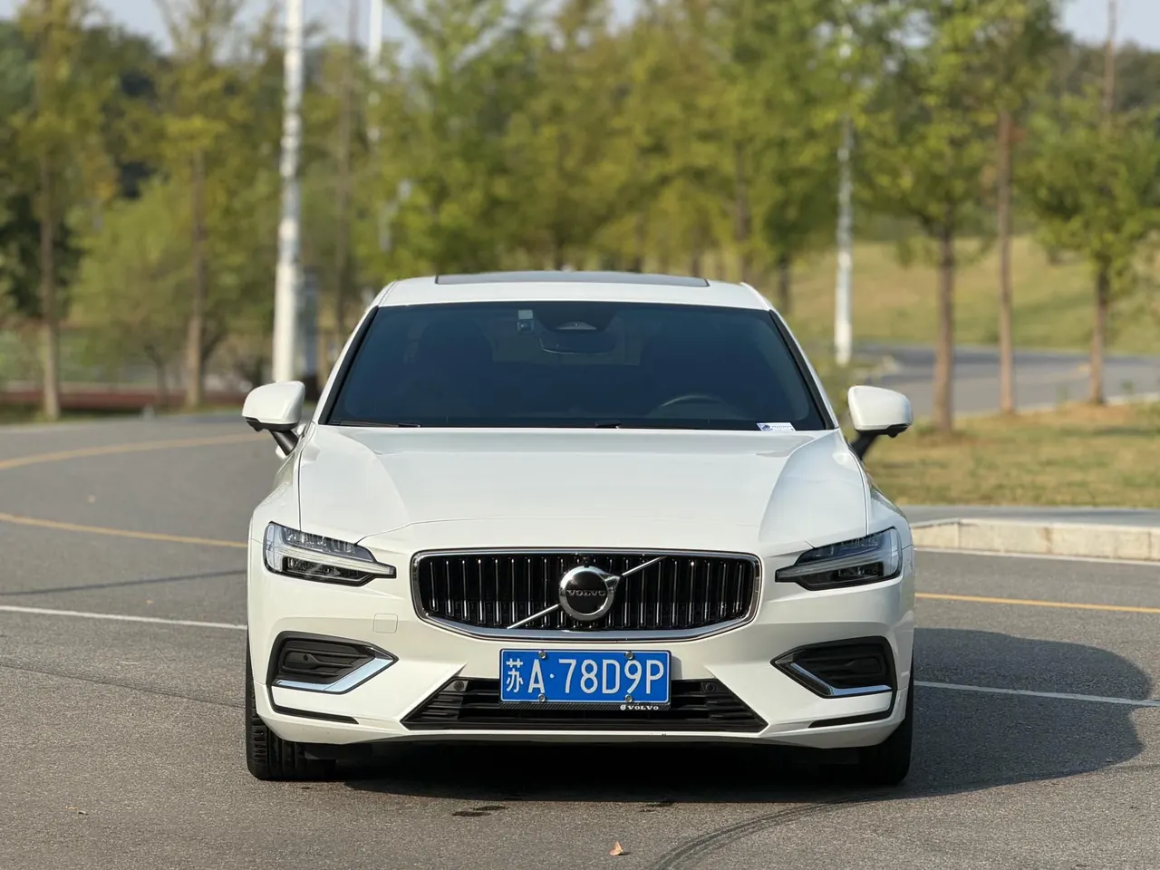 Volvo 2026 S60 48V 2.0T B4 Zhiyi Deluxe Edition Automatic Gear 2