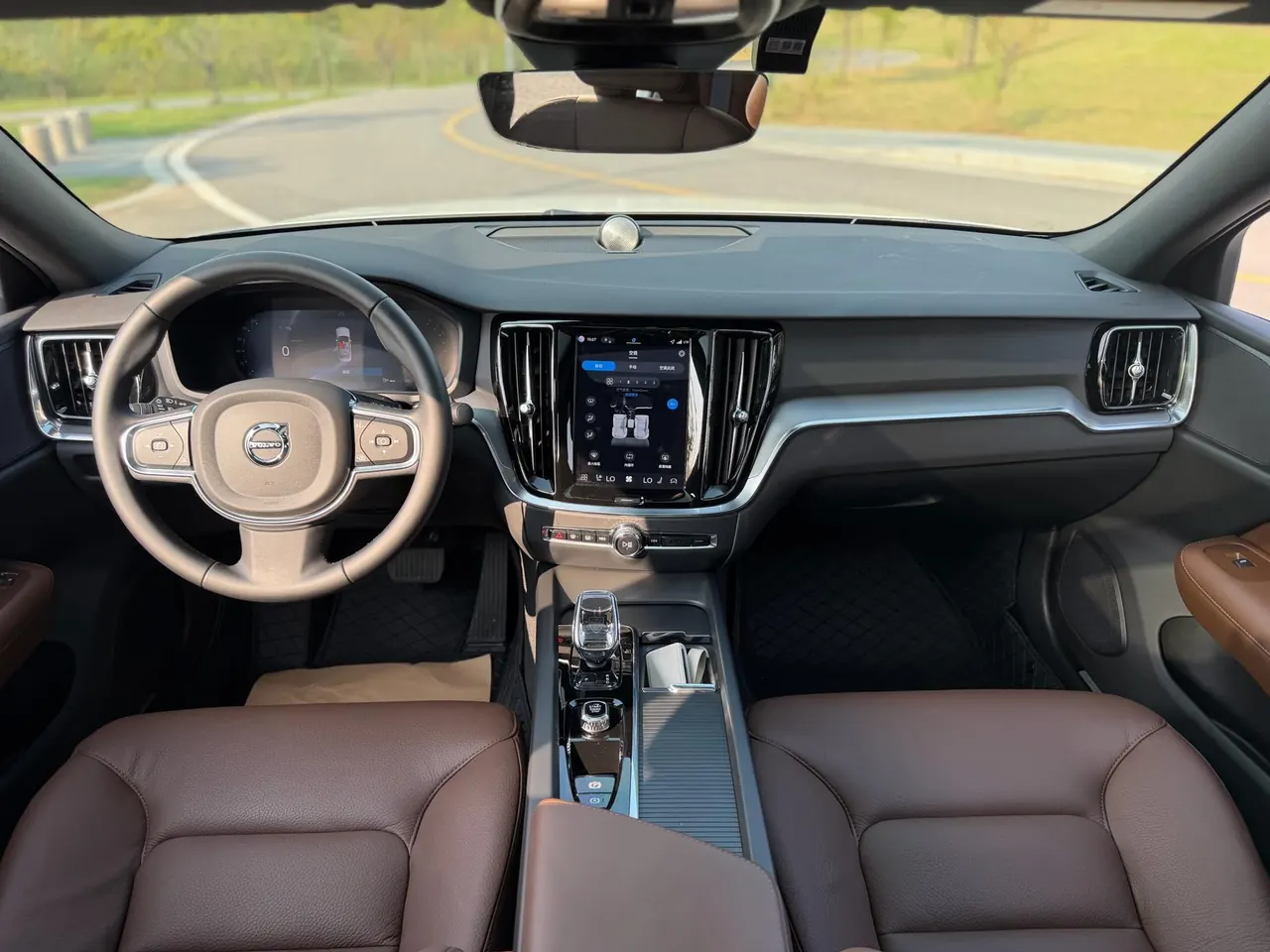 Volvo 2026 S60 48V 2.0T B4 Zhiyi Deluxe Edition Automatic Gear 3